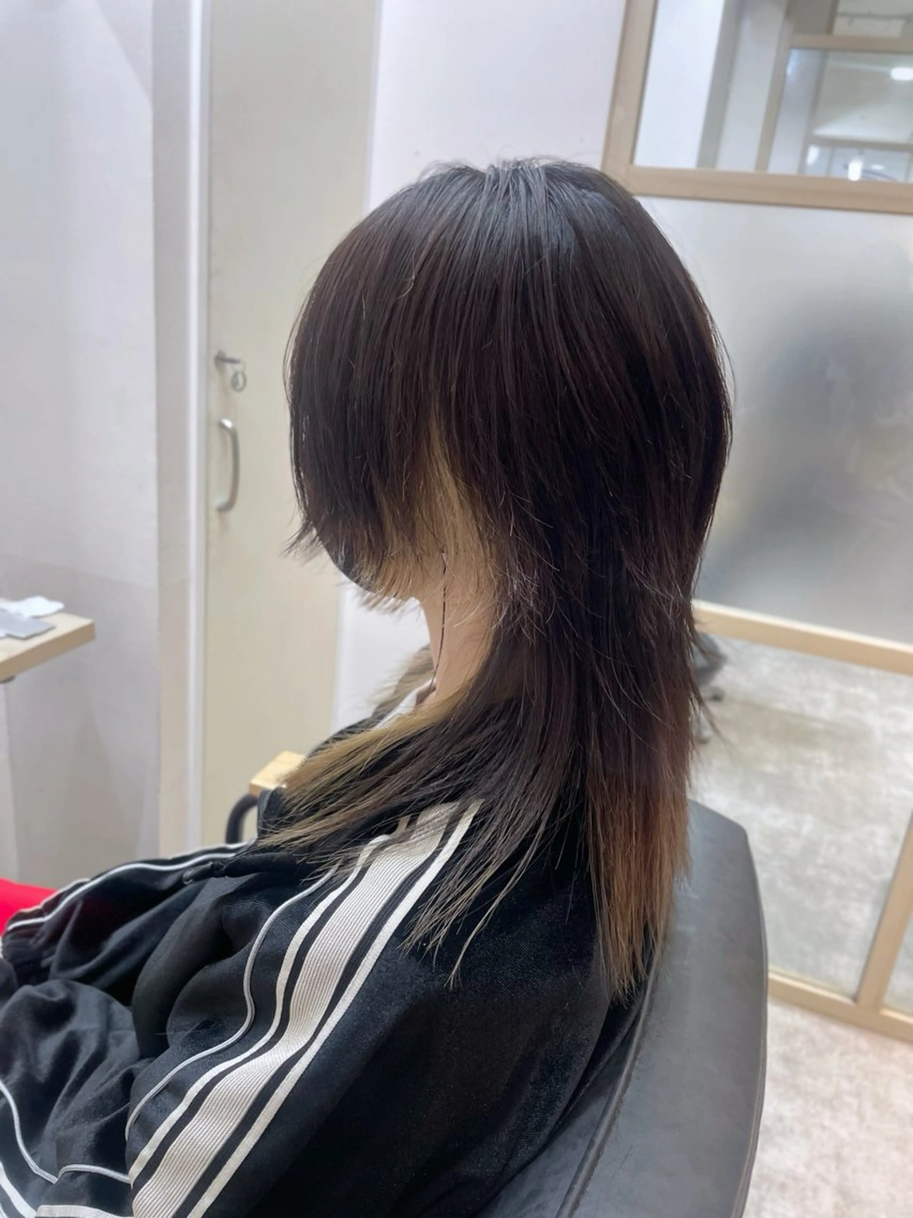 セミロング レイヤーカット 外ハネヘア ウルフカット カット EMANON新宿南口所属・🦄中性ウルフ ☁️Shiori🦄のヘアスタイル