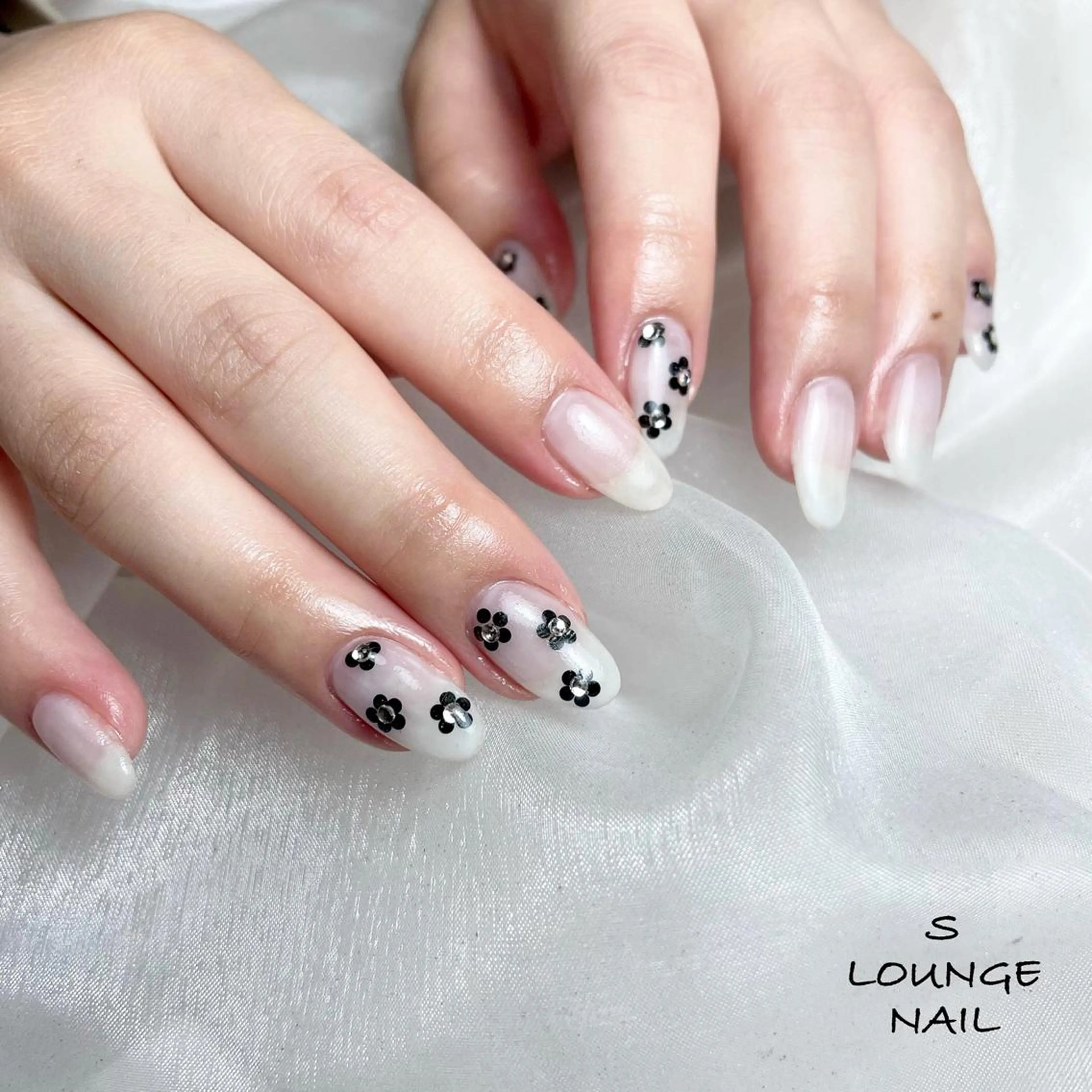 ネイル ハンドネイル フットネイル S LOUNGE NAIL所属・パーツたくさん🍓 SUMIのネイルデザイン