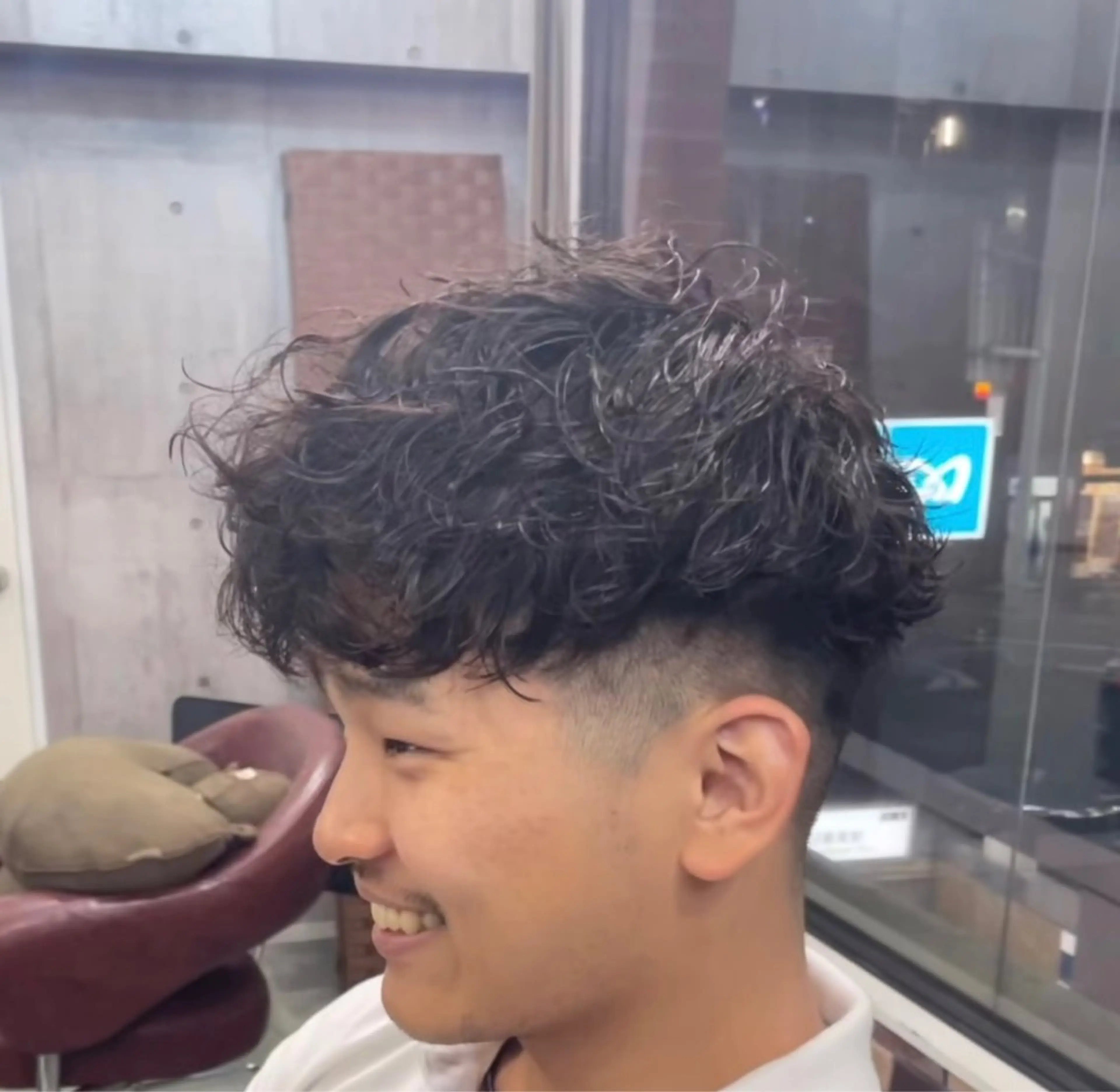 ショート パーマ メンズ フェードカット スペインカール SHUHEY💎 髪質改善✨のヘアスタイル