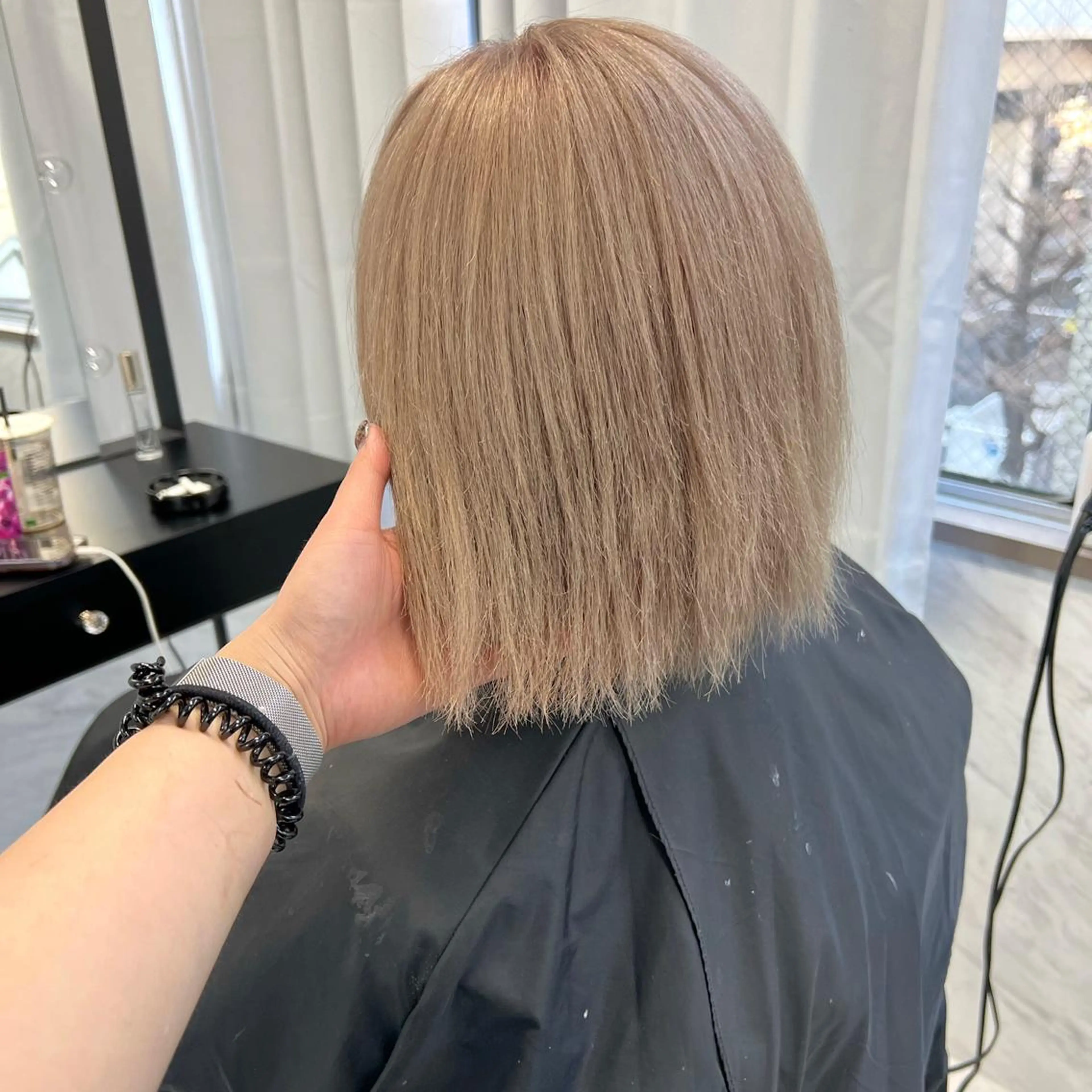 ミディアム カラー シールエクステ ハイトーンカラー エクステ ヘアカラー シールエクステ特化 ハイトーン、NANAのヘアスタイル