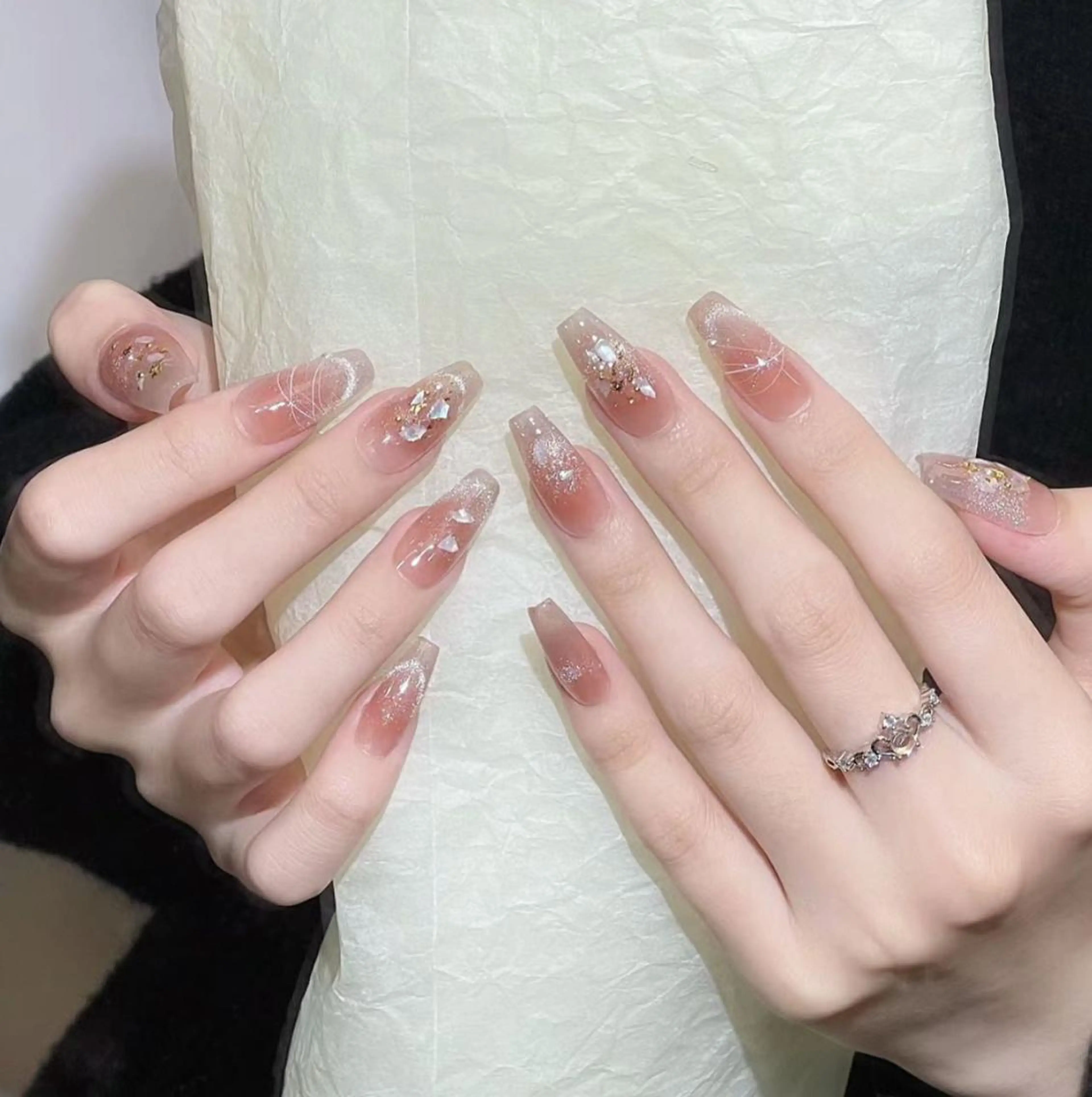 ネイル アートネイル 長さ出し ネイルチップ Queens ciciのネイルデザイン