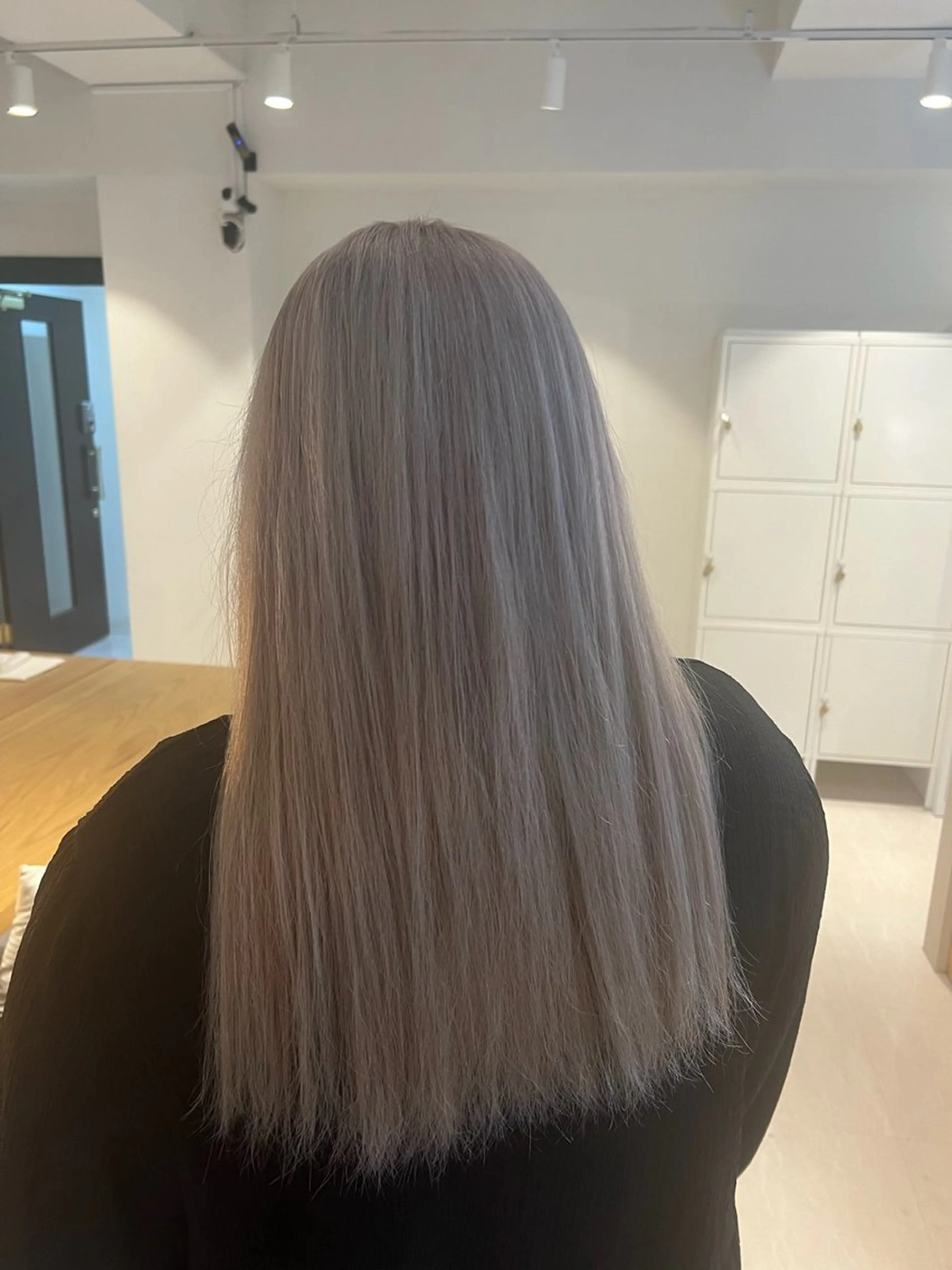 カラー ブロンド ホワイトブロンド ヘアカラー 瀬戸 杏珠のヘアスタイル