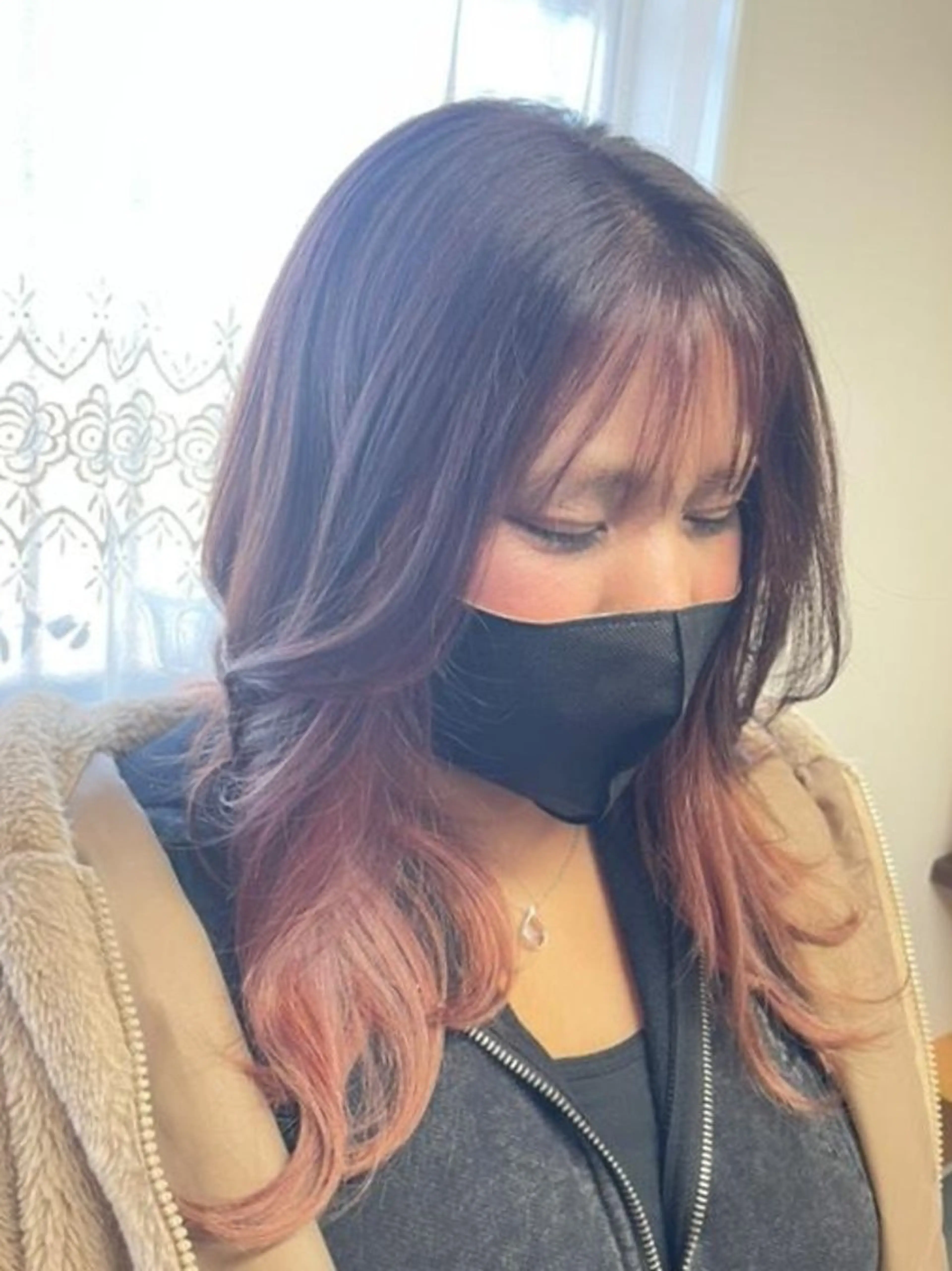 カラー セミロング ベージュカラー インナーカラー ピンクカラー ピンクベージュ レイヤーカット ma cherie 　naoのヘアスタイル