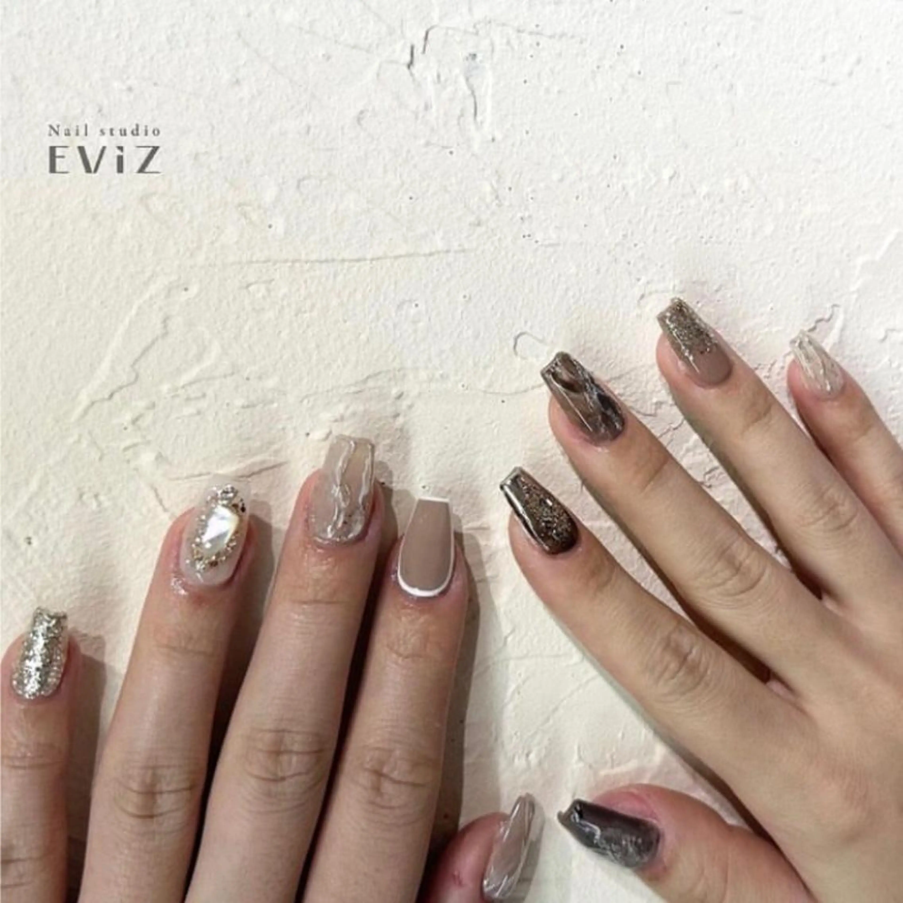 ネイル アートネイル ジェルネイル ミラーネイル ニュアンスネイル ぷっくりネイル nailstudio eviz新宿店のネイルデザイン