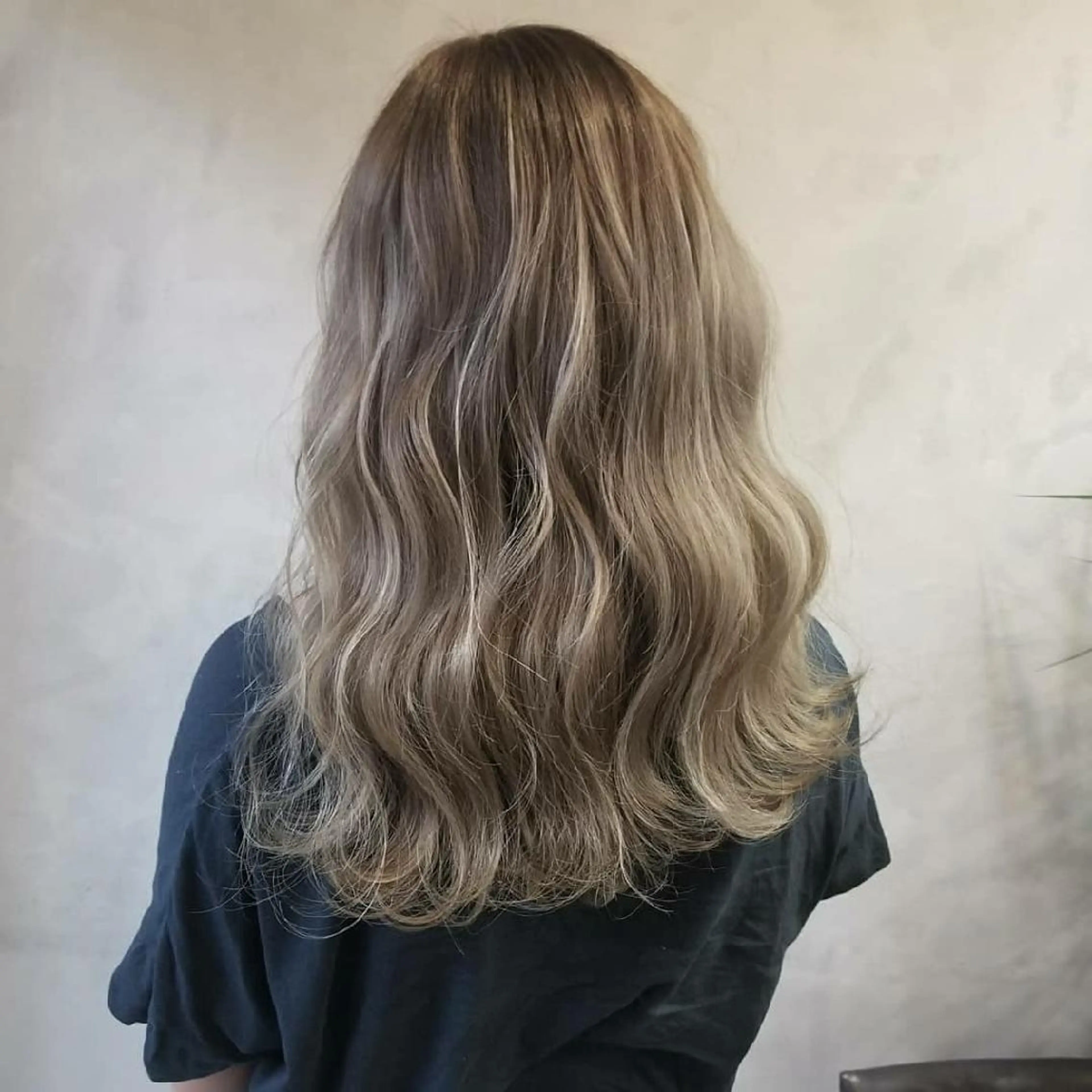 《ケアブリーチ94%ダメージレス》外国人風ブリーチカラー &オンカラー☆トリートメントサービスの写真