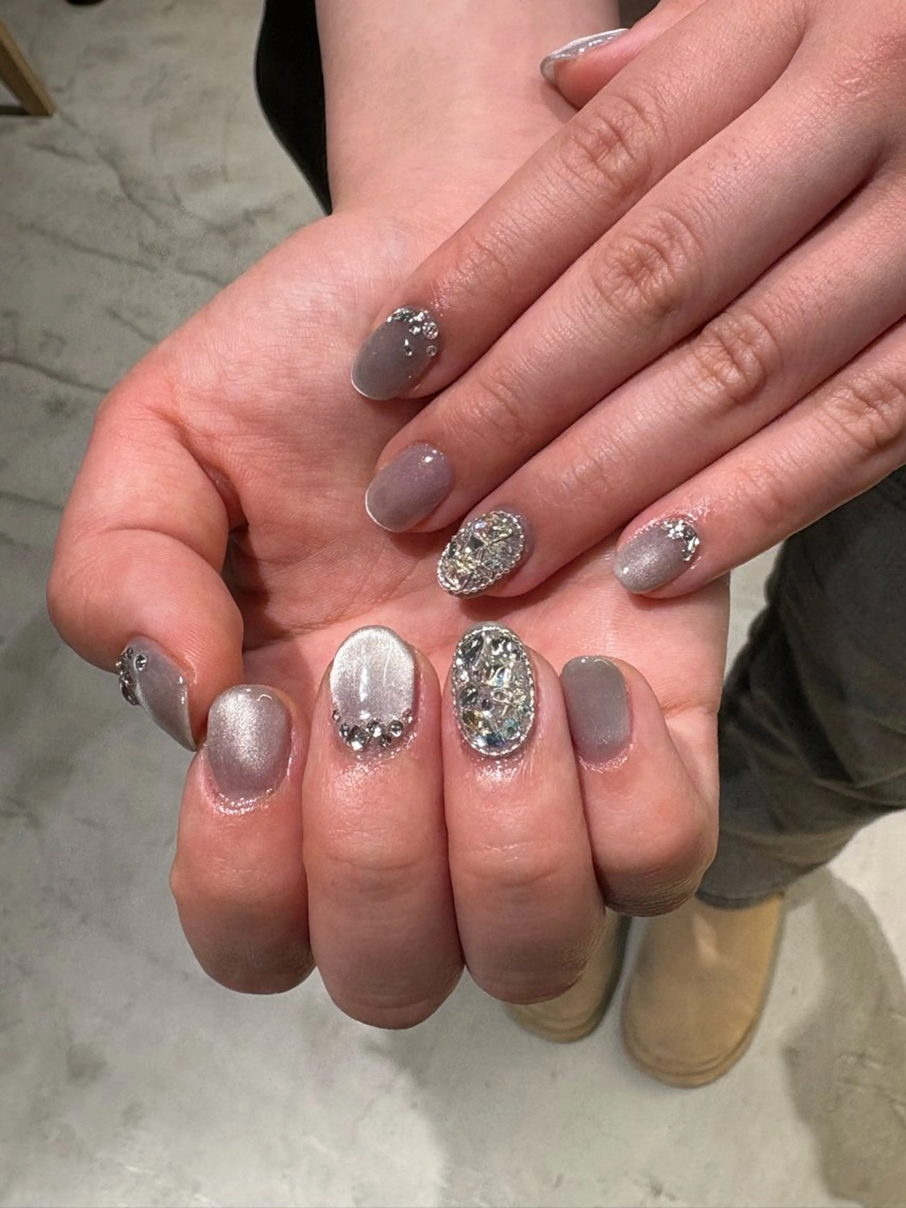 ネイル オーロラネイル マグネットネイル マグネットワンカラー ワンカラーネイル ストーンネイル Hijiri 🦋🫧のネイルデザイン