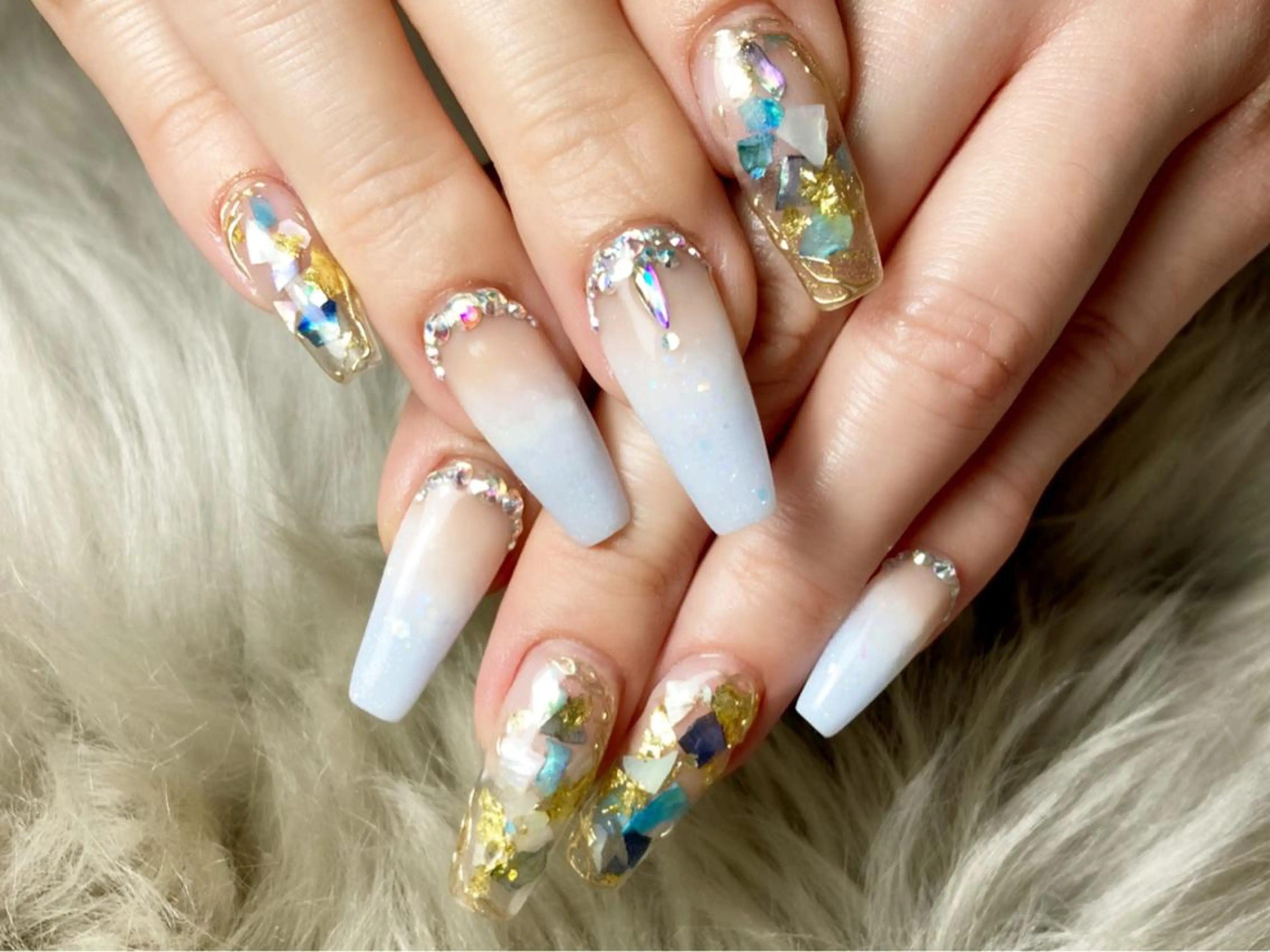 ロング ネイル ハンドネイル Yakko pas á pasのネイルデザイン