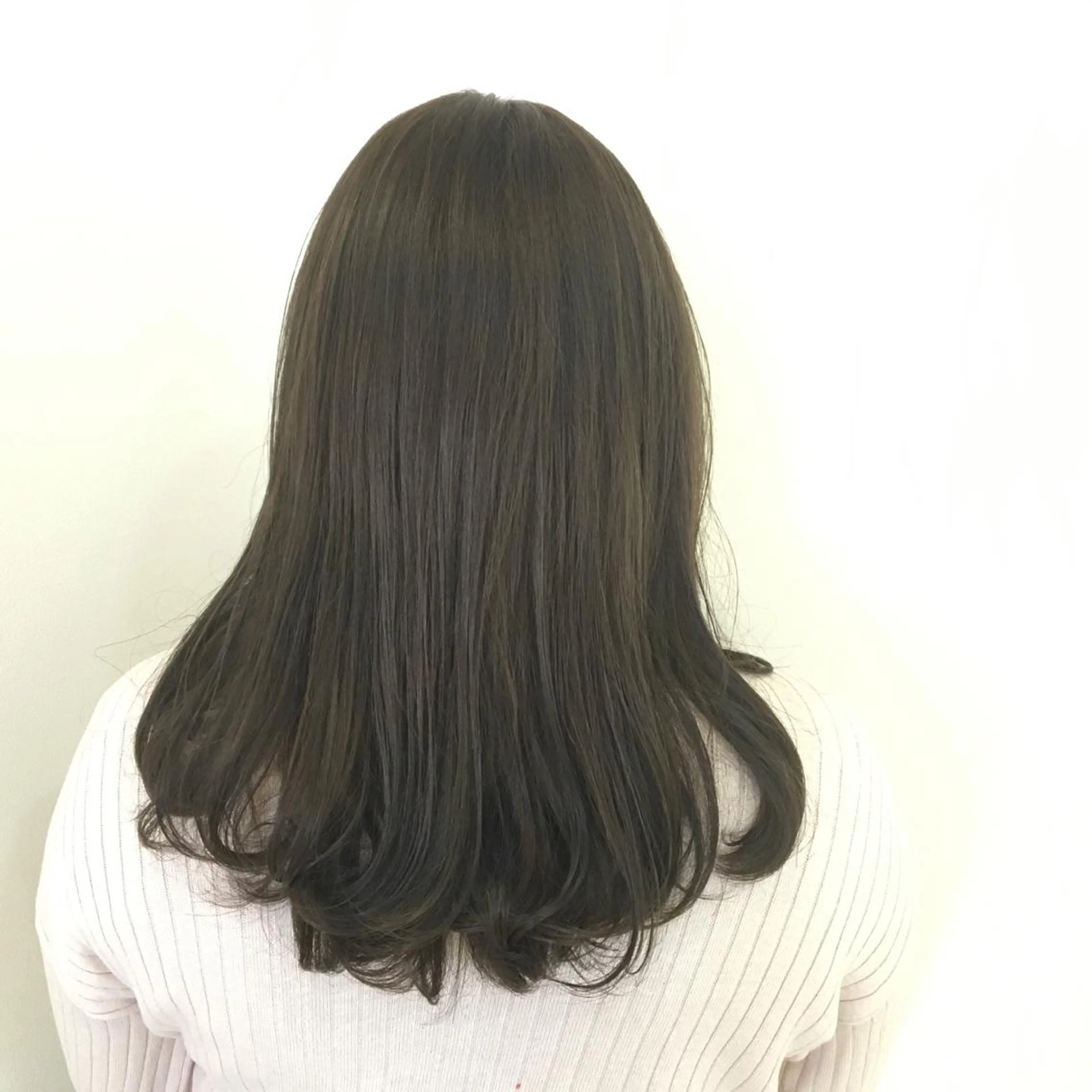 ロング カラー アッシュ 透明感カラー ディープラベンダー ラベンダーカラー ラベンダーアッシュ 髪質改善 頭身浴/ 中田のヘアスタイル