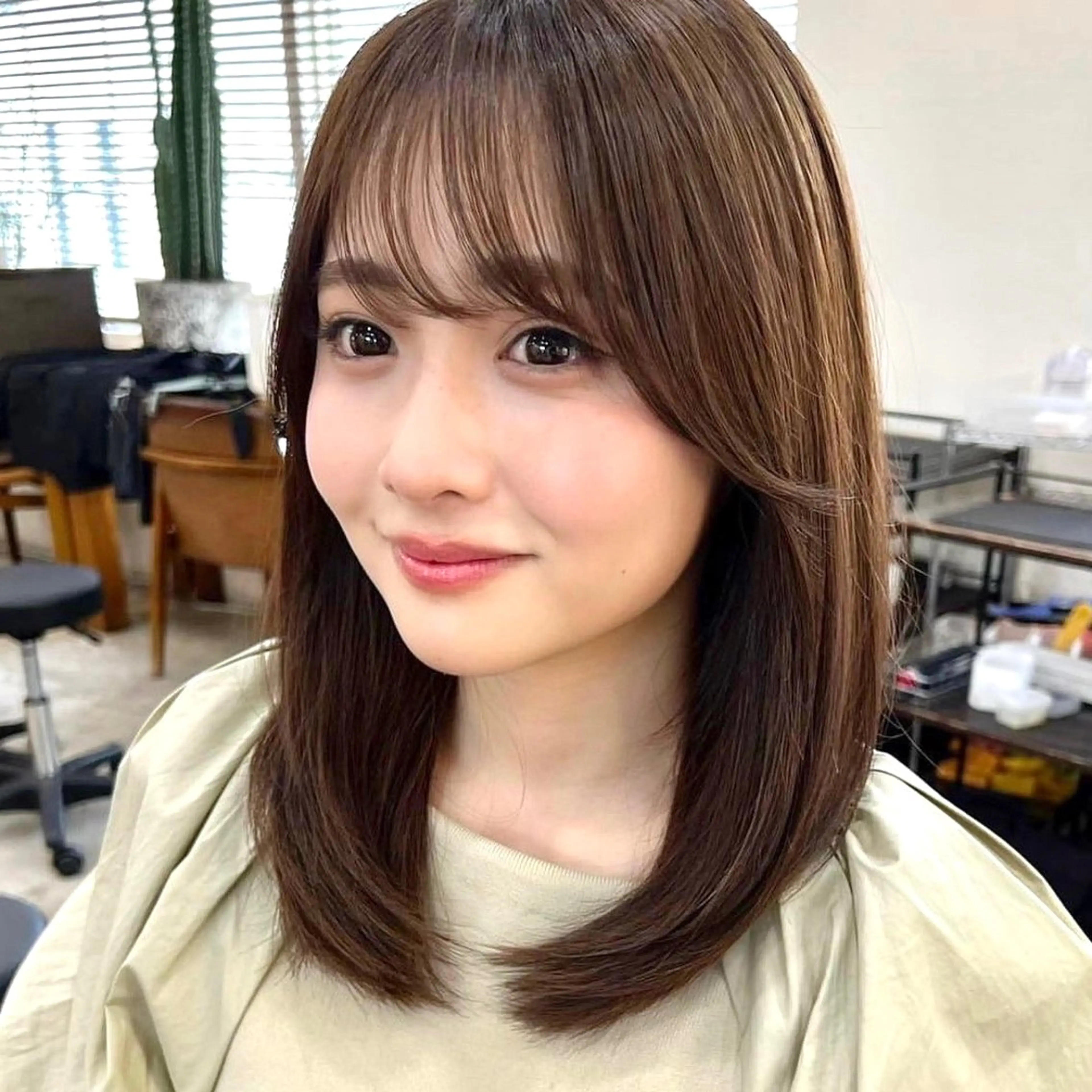 セミロング カット ヘアカラー トリートメント レイヤー❣️縮毛矯正 川村利幸のヘアスタイル