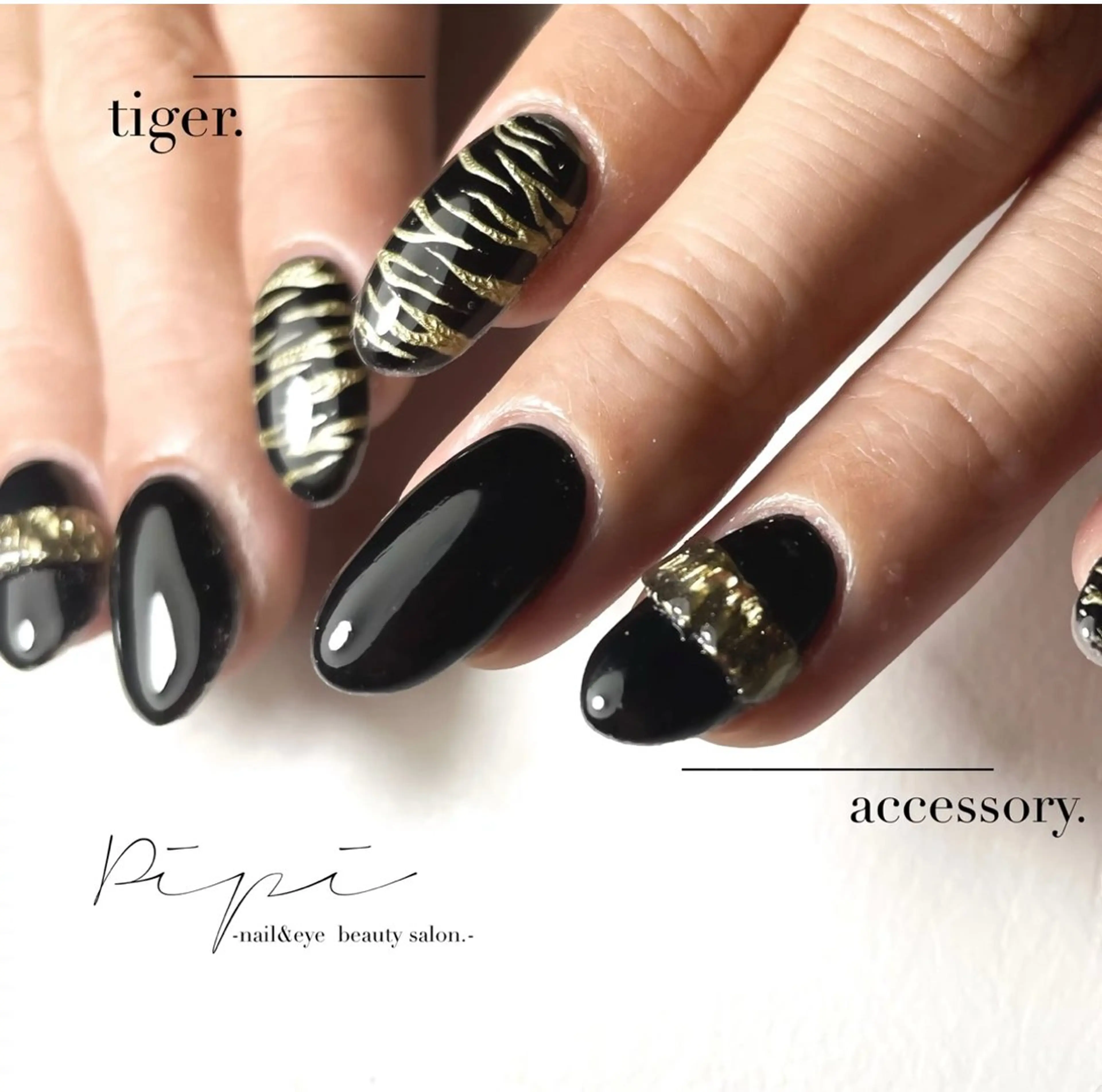 4本アートネイルの写真