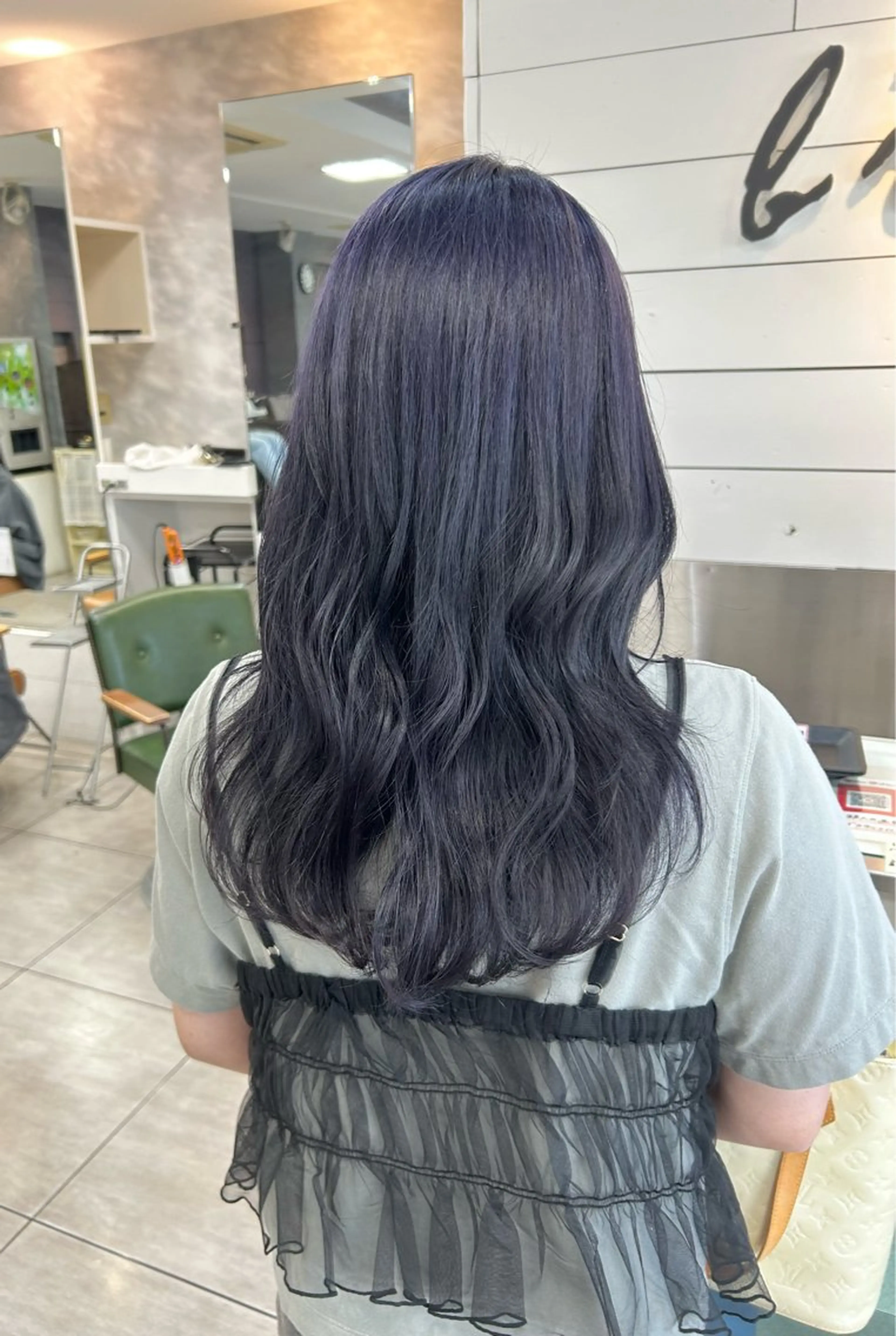 セミロング パープルカラー カット ヘアカラー 🫧艶髪カラー🫧 森本くるみのヘアスタイル