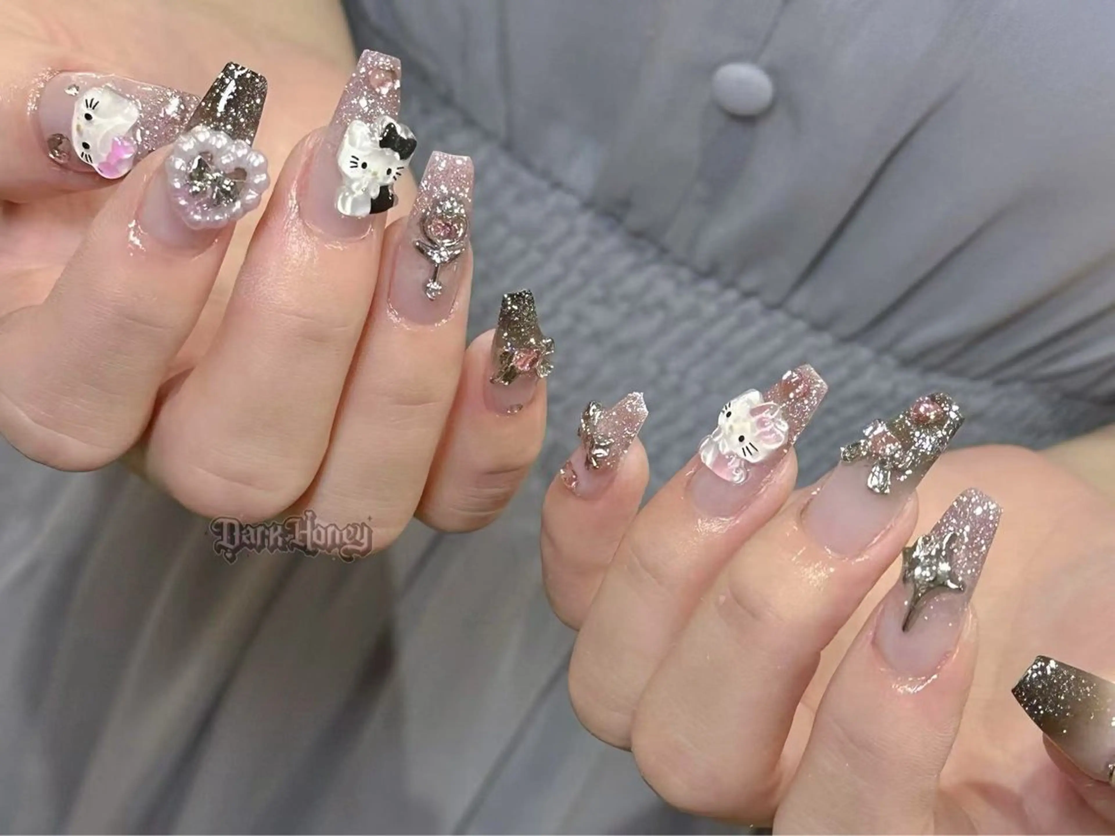 ネイル アートネイル キラキラネイル ラメ(グリッター) ハンドネイル ハンドケア DarkHoney 池袋店のネイルデザイン
