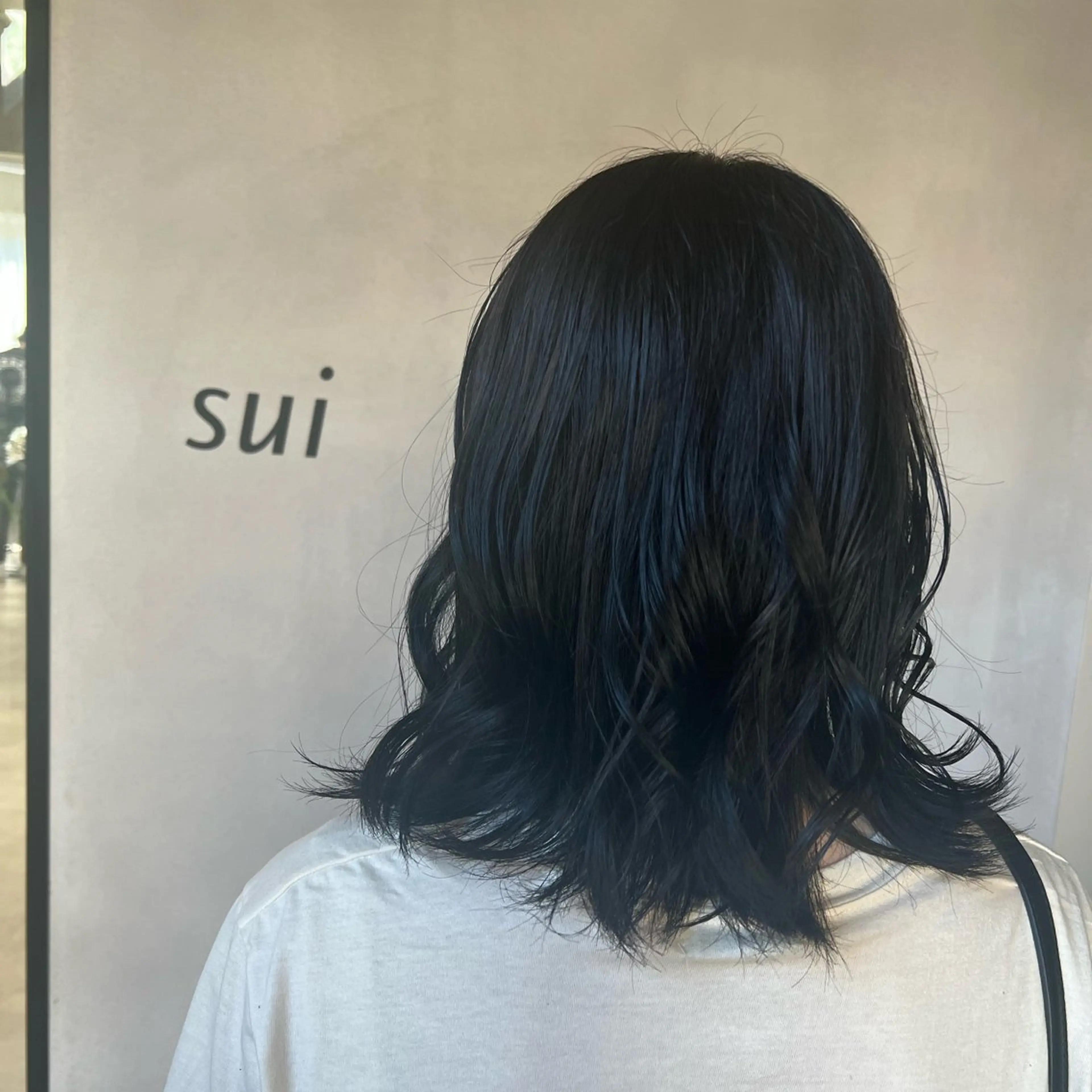 ミディアム カラー 黒髪 岡島 実里のヘアスタイル