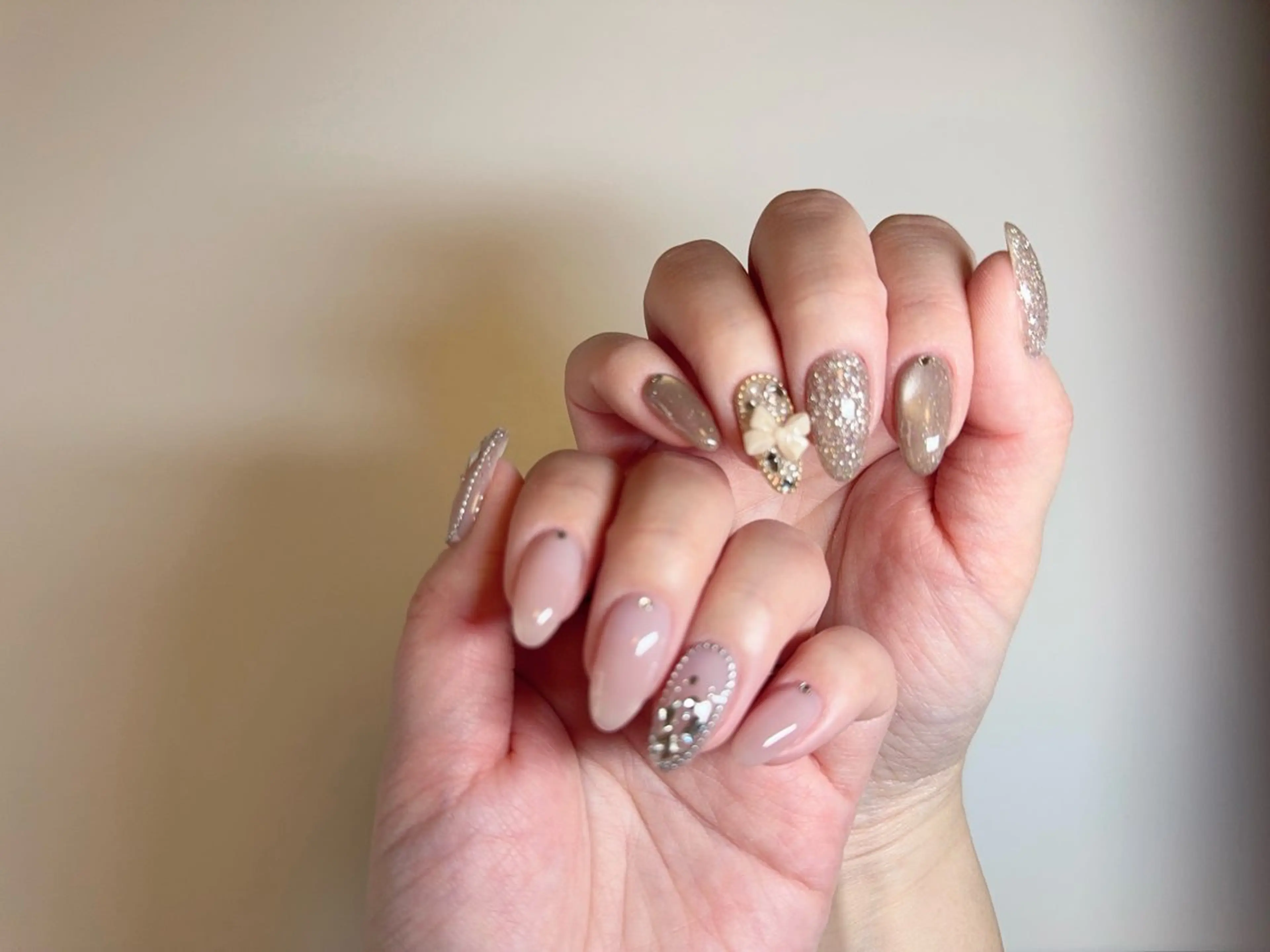 ネイル ブラウン フラッシュネイル マグネットネイル ワンカラーネイル リボン ハンドネイル NAILSALON Nave所属・Nave NAOのネイルデザイン