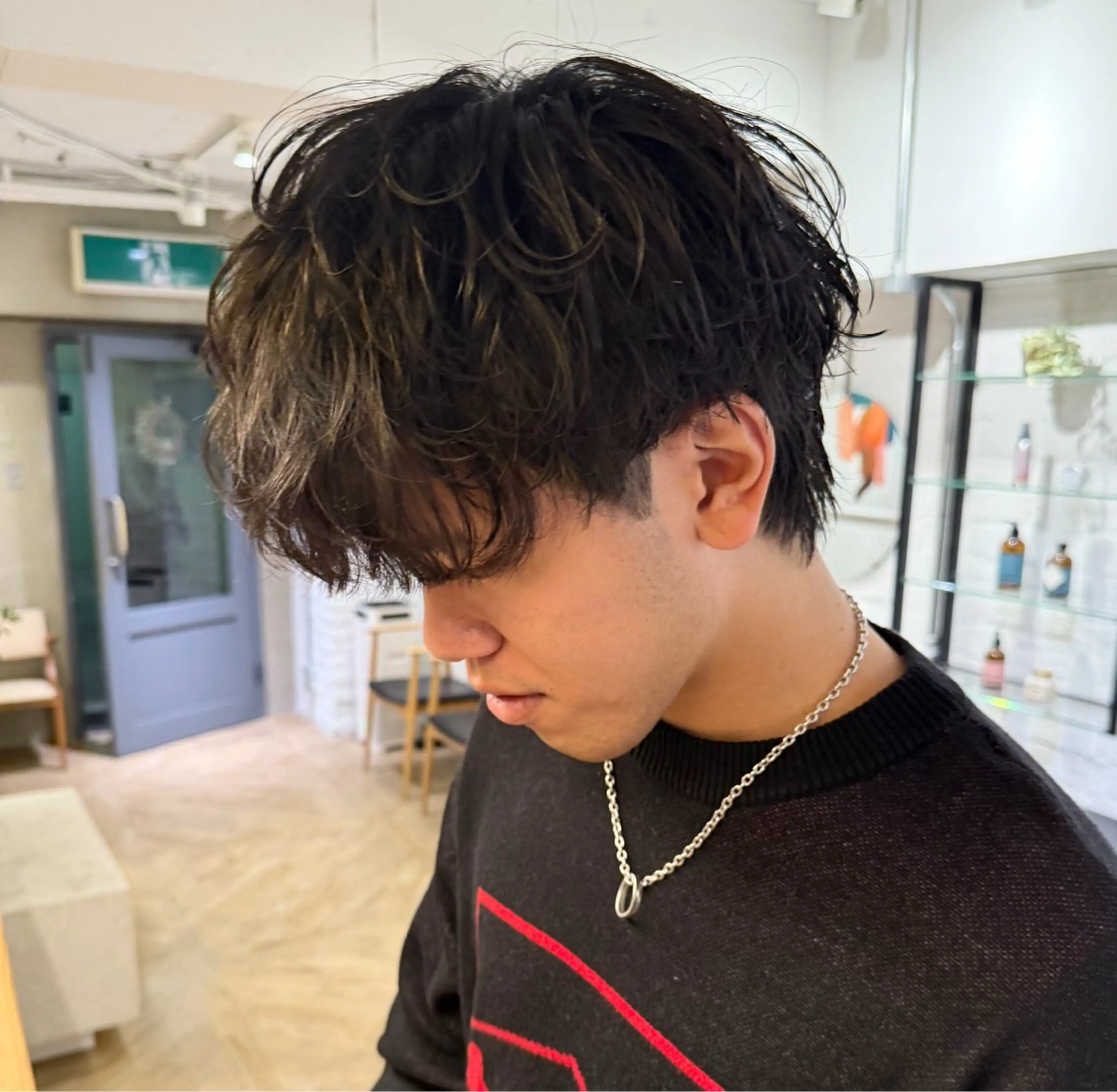 ミディアム パーマ メンズ ミディアムパーマ センターパート ダウンパーマ フェザーパーマ メンズパーマ カット パーマ メンズカット 田形清流のヘアスタイル