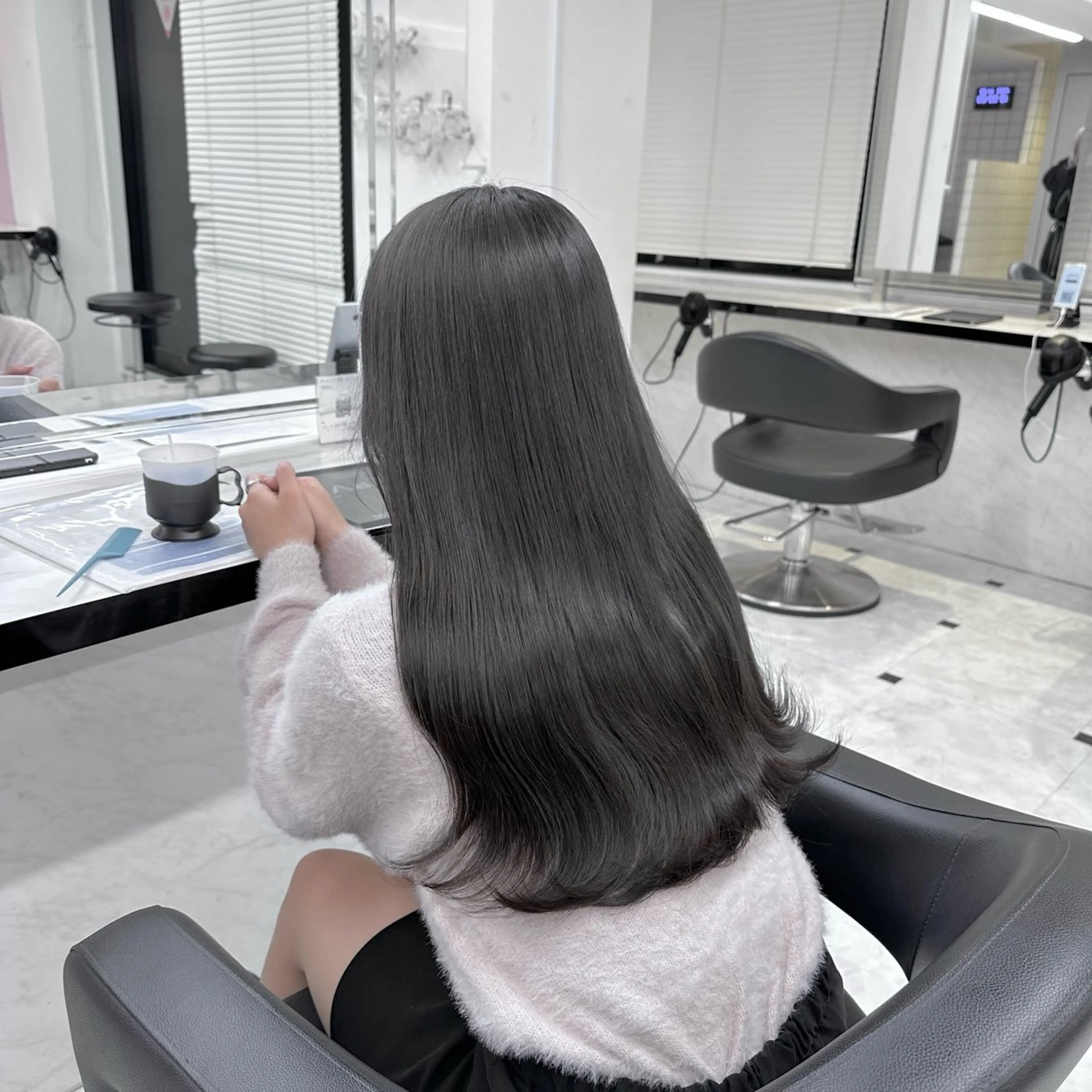 ロング カラー 透明感カラー EMIL/上野駅近 /ブリーチ縮毛矯正のヘアスタイル