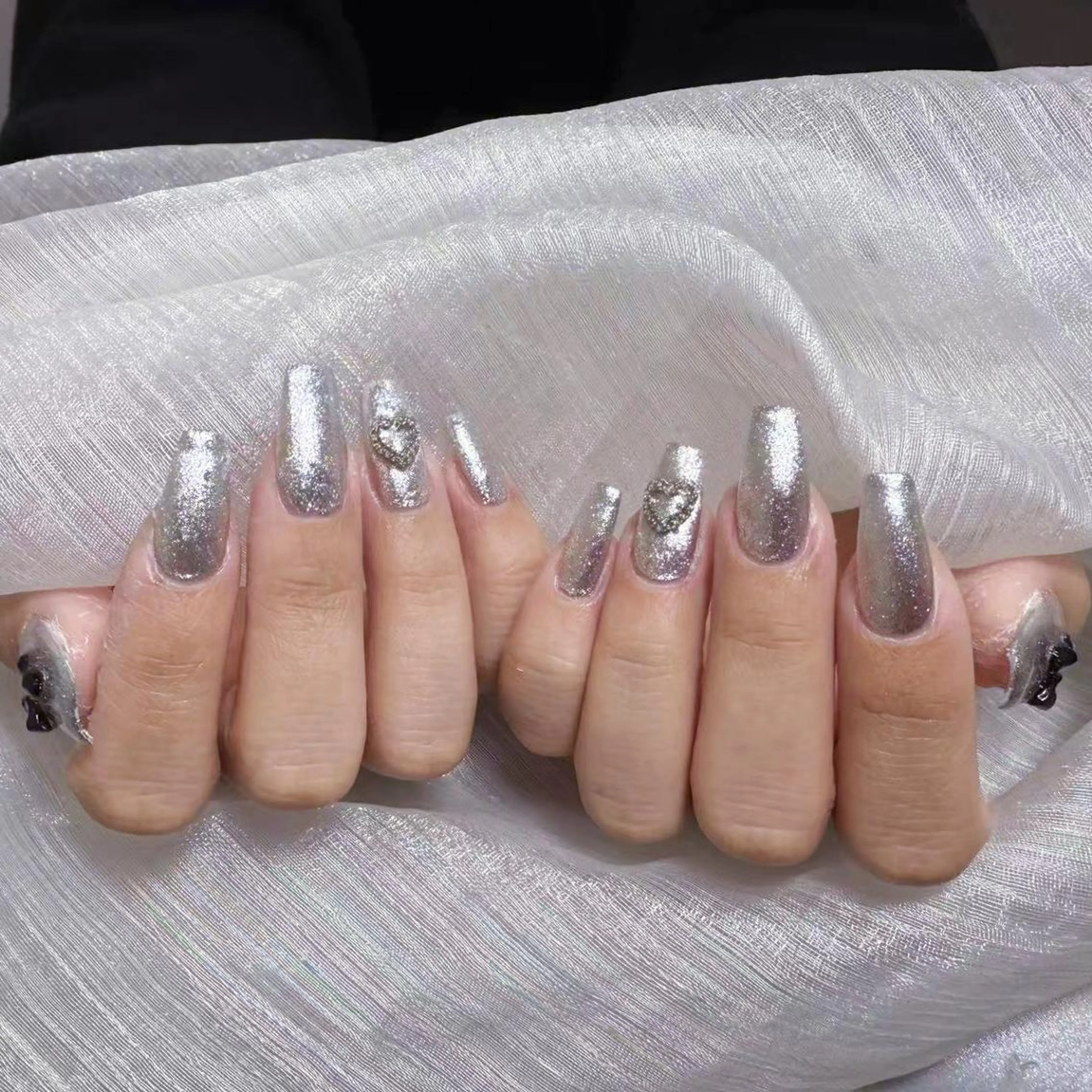 ネイル アートネイル オーロラネイル フラッシュネイル ガーリー キラキラネイル ハンドネイル DIAMOND NailStudioのネイルデザイン