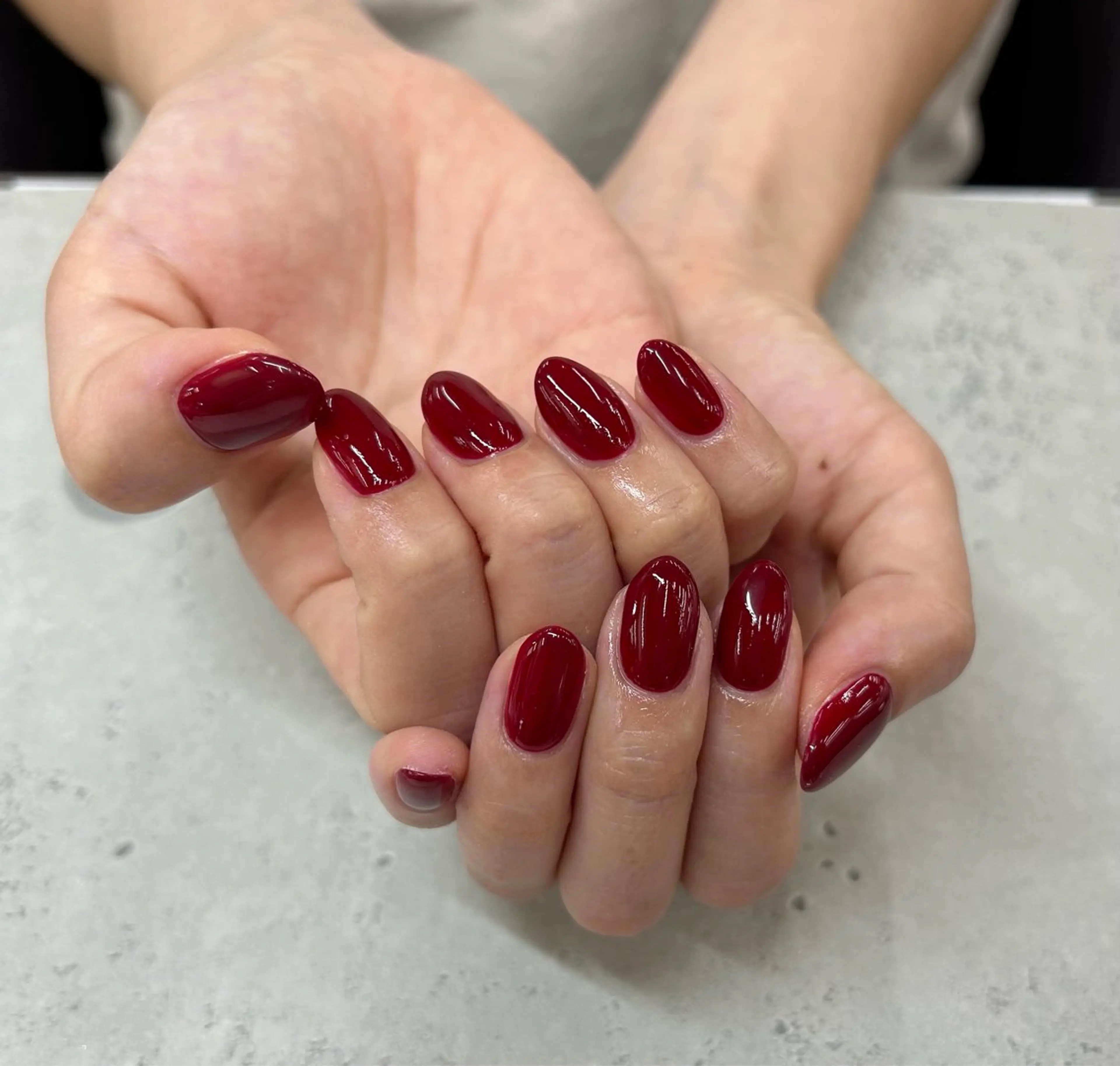 ネイル ワンカラーネイル 赤色 MAXKELLY MAIKAのネイルデザイン