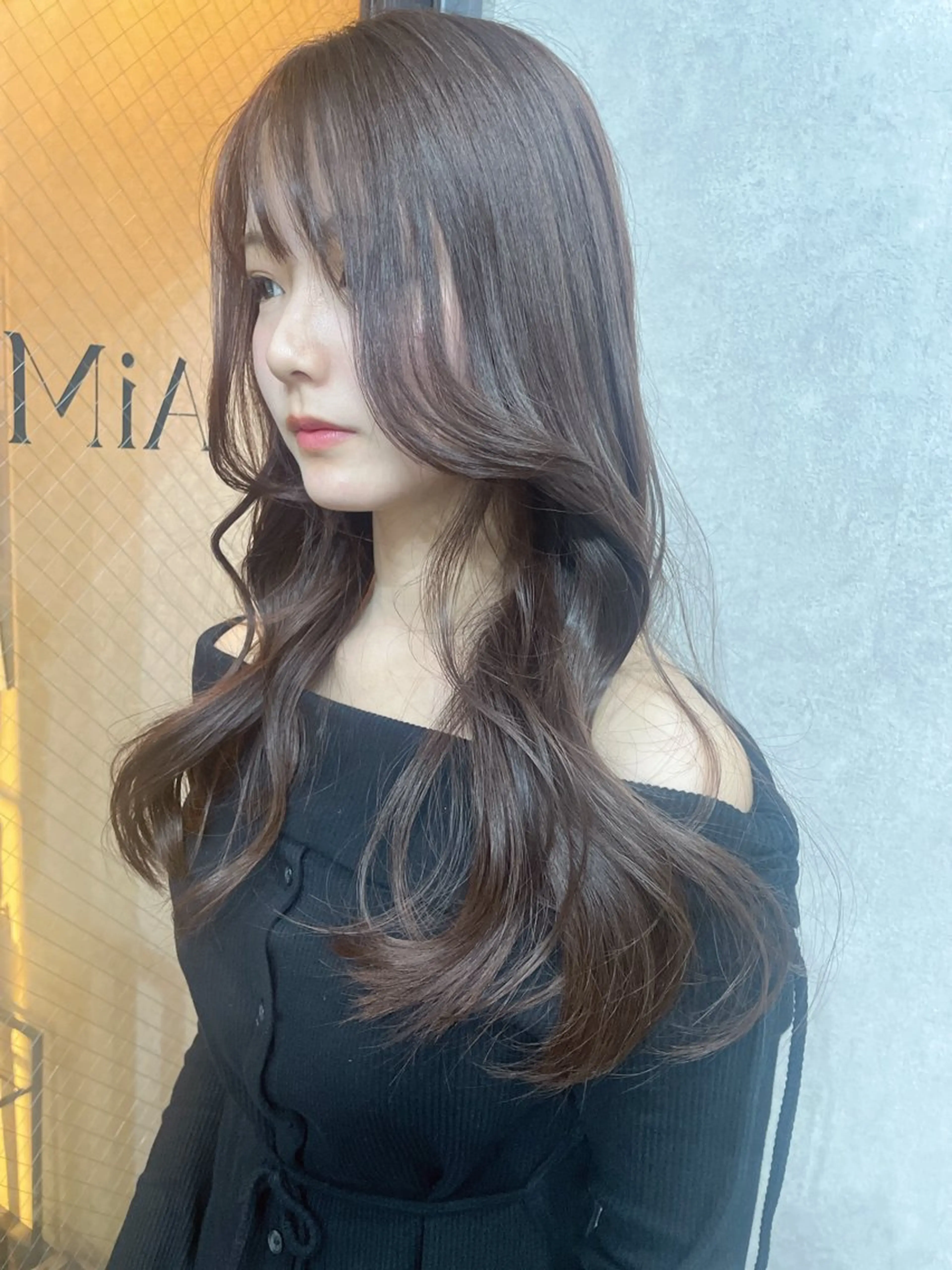 ロング カラー ベージュカラー AIRI layer cut hairのヘアスタイル