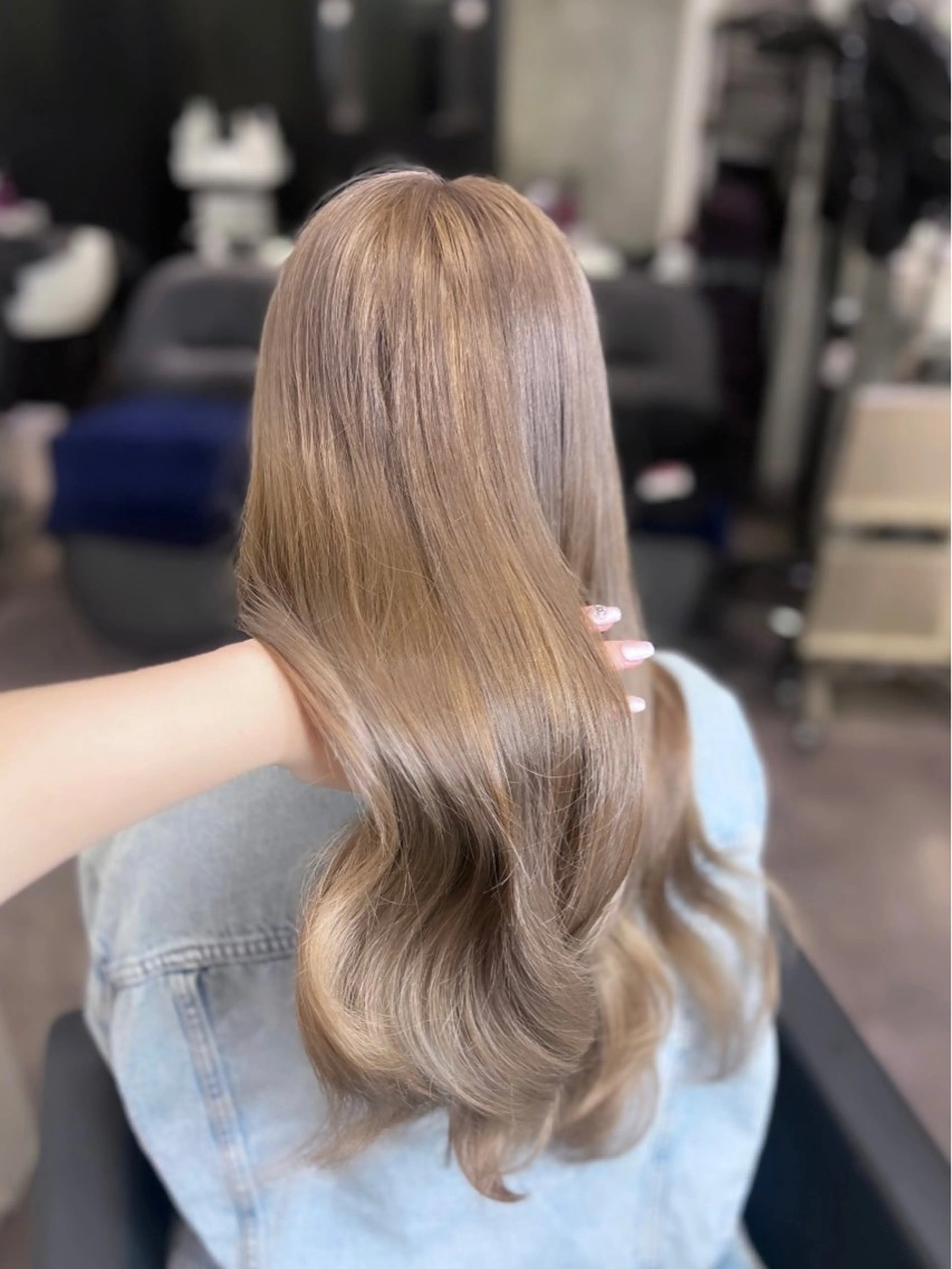 ロング カラー ベージュカラー ミルクティーベージュ 【elyts】 COCOROのヘアスタイル