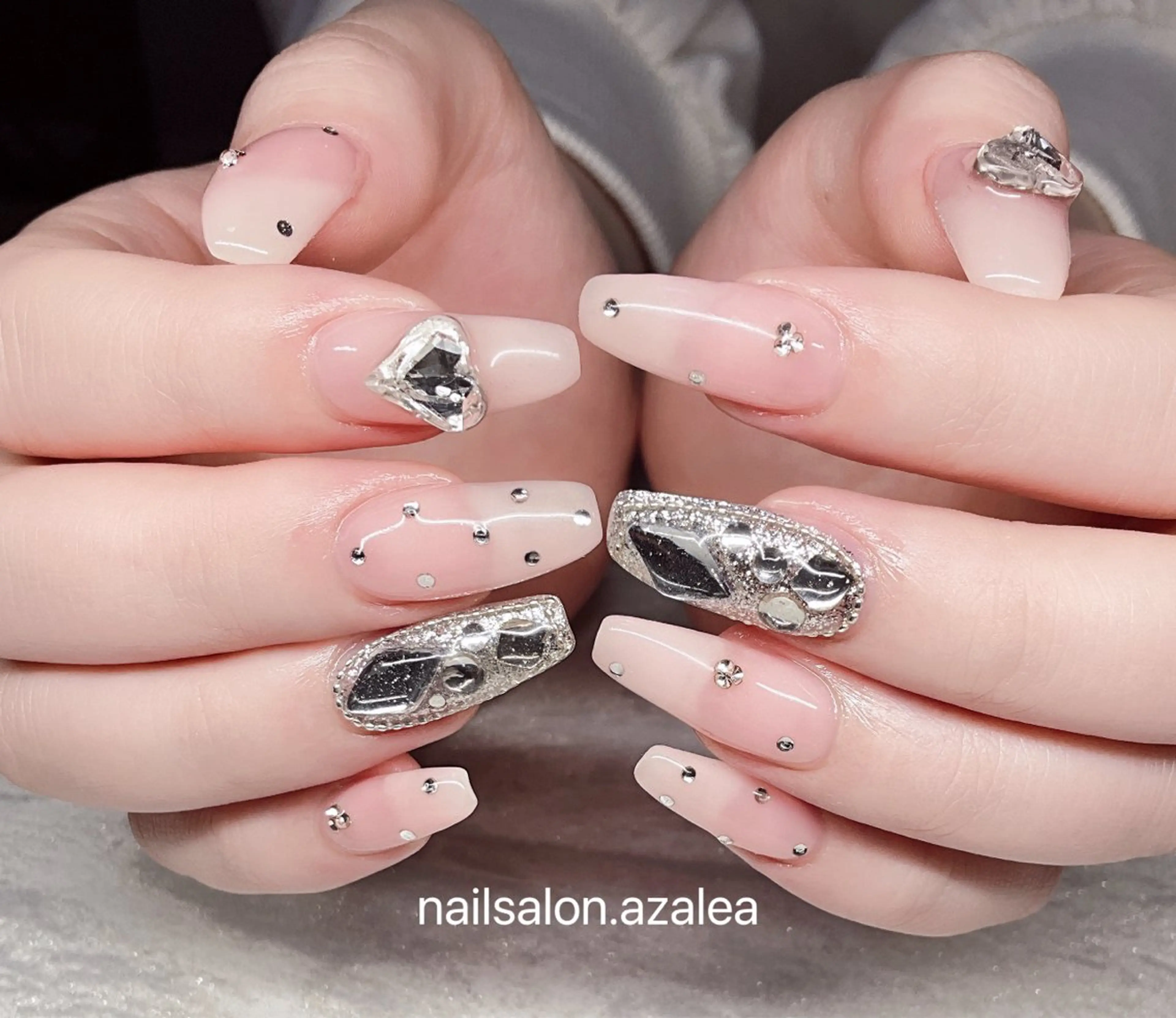 ネイル ハンドネイル R inのネイルデザイン