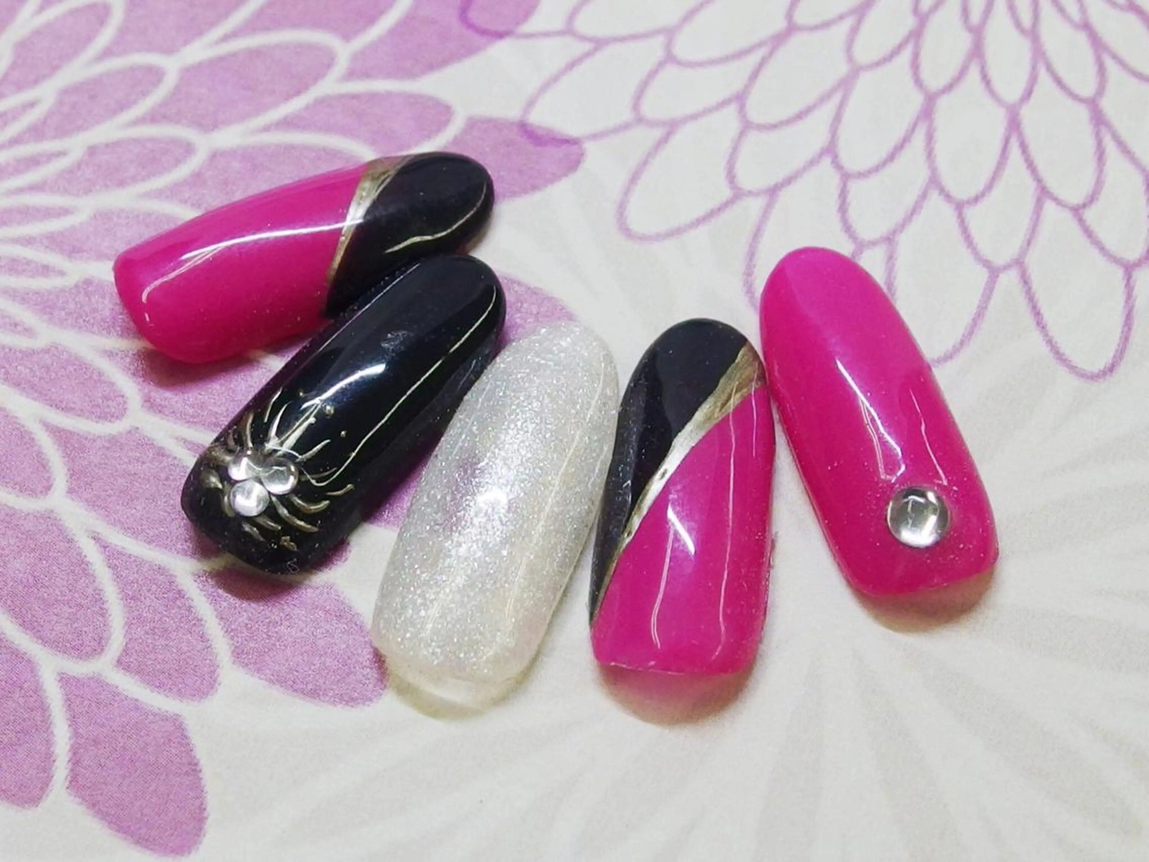 ネイル 成人式 ティーエヌ 金山駅東口店のネイルデザイン