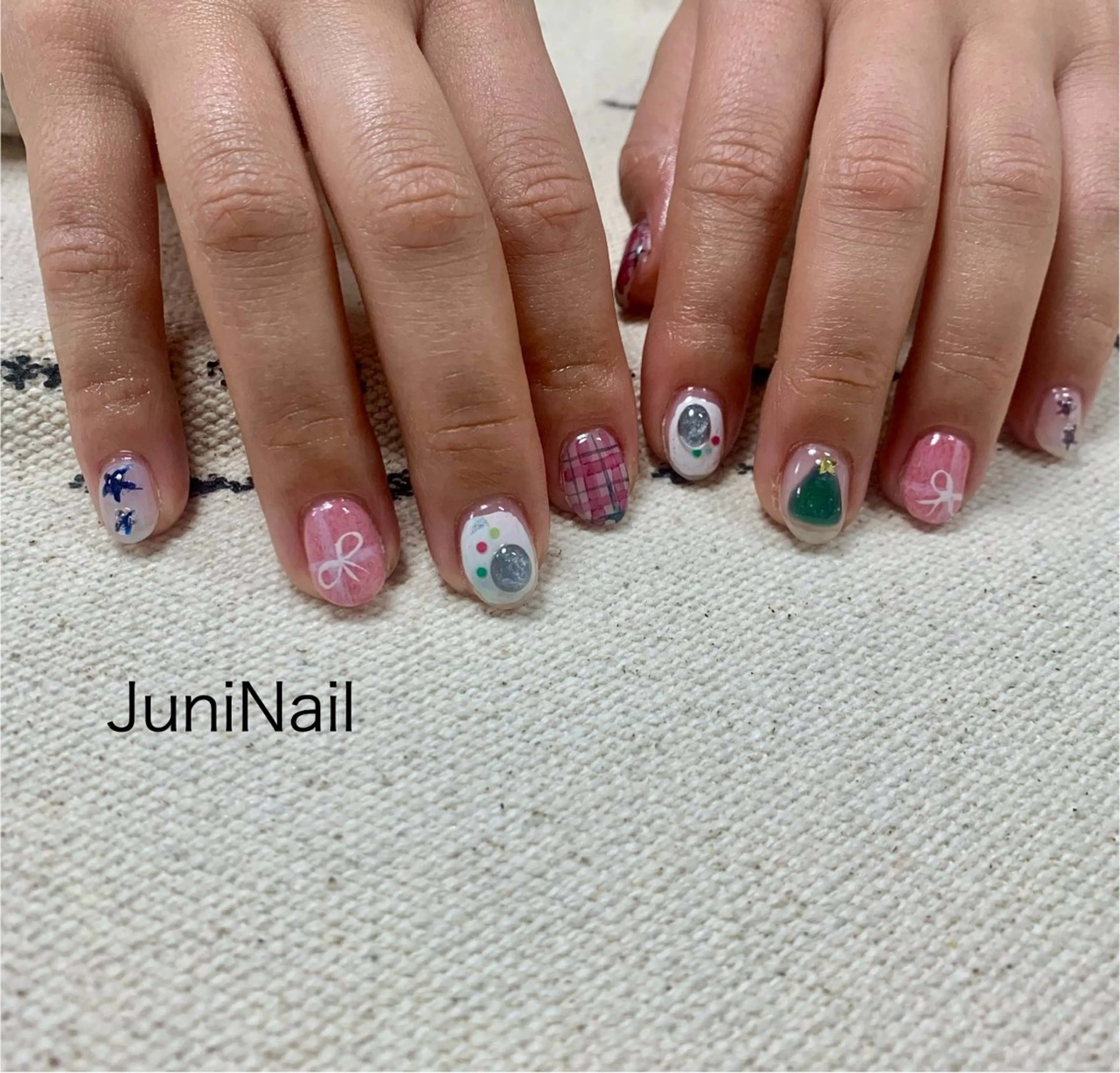 ネイル オーロラネイル フラッシュネイル 氷ネイル・うるうるネイル キラキラネイル 韓国ネイル ハンドネイル JuniNail 주니네일🇰🇷suのネイルデザイン