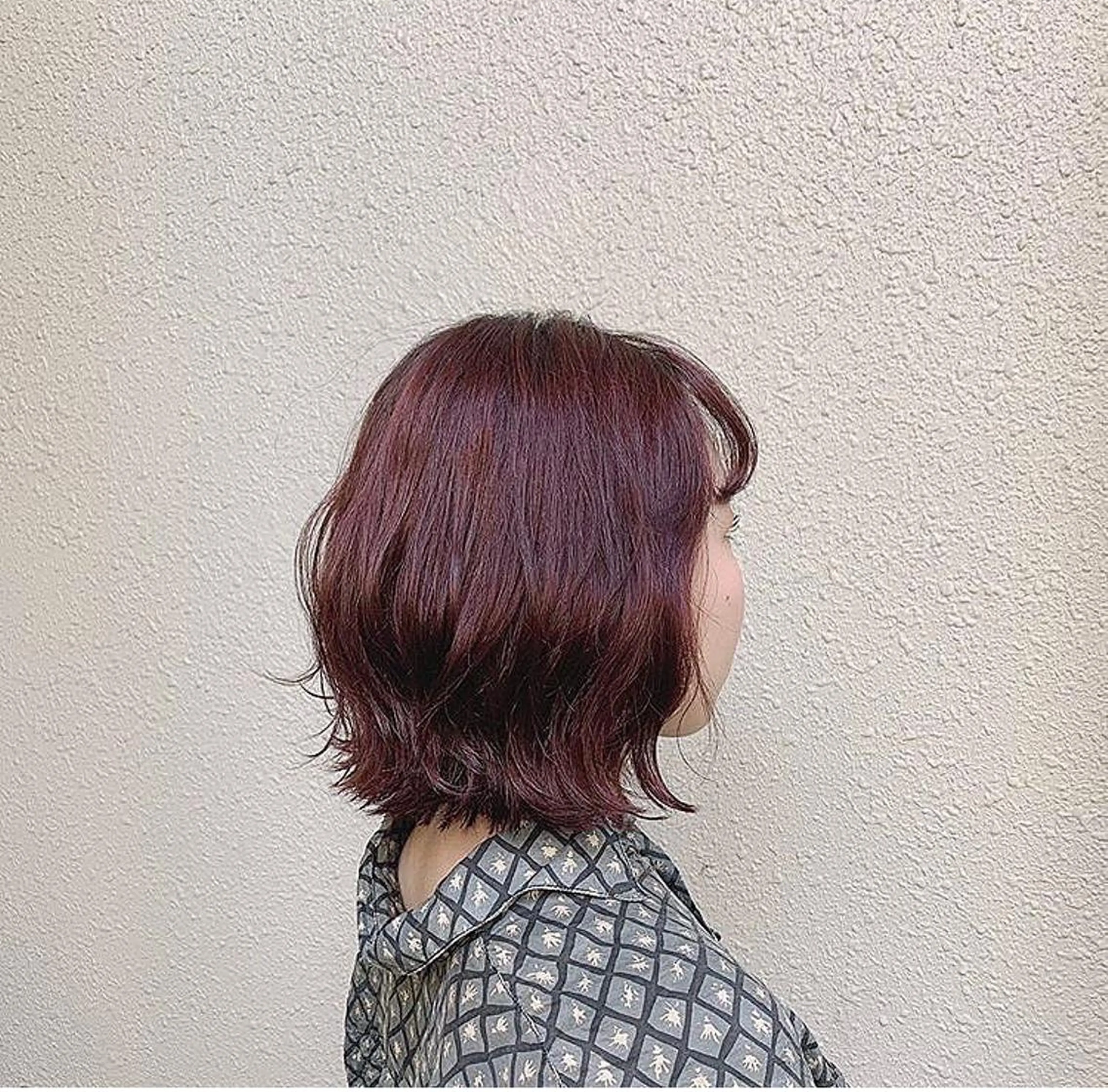 ショート カラー ブリーチ カシス ピンクカラー ボブ ブリーチ/miinaのヘアスタイル