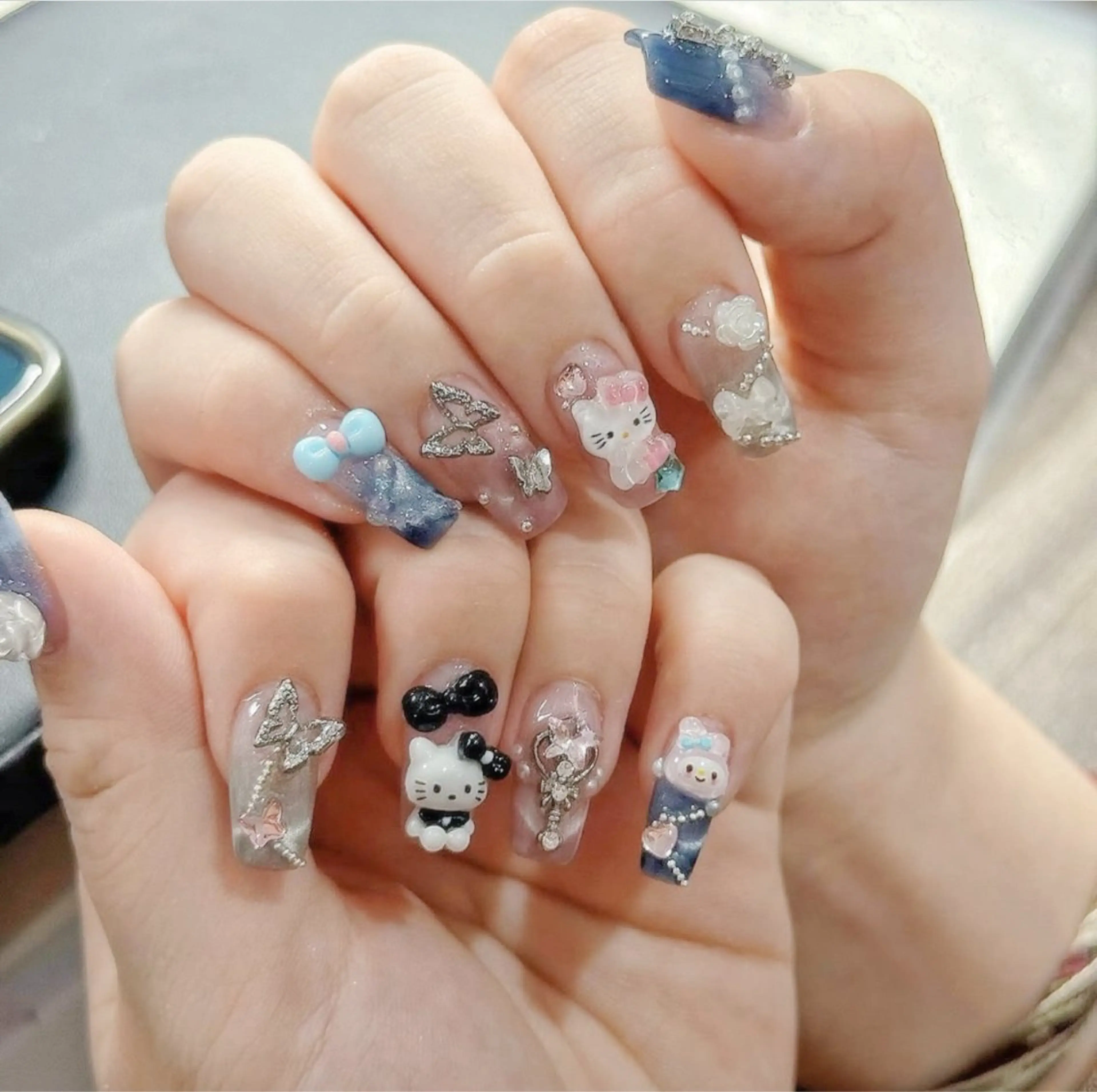 ネイル アニマル柄 オーロラネイル チークネイル フラッシュネイル ジェルネイル ハンドネイル Hina 池袋 長だしチップ専門店のネイルデザイン