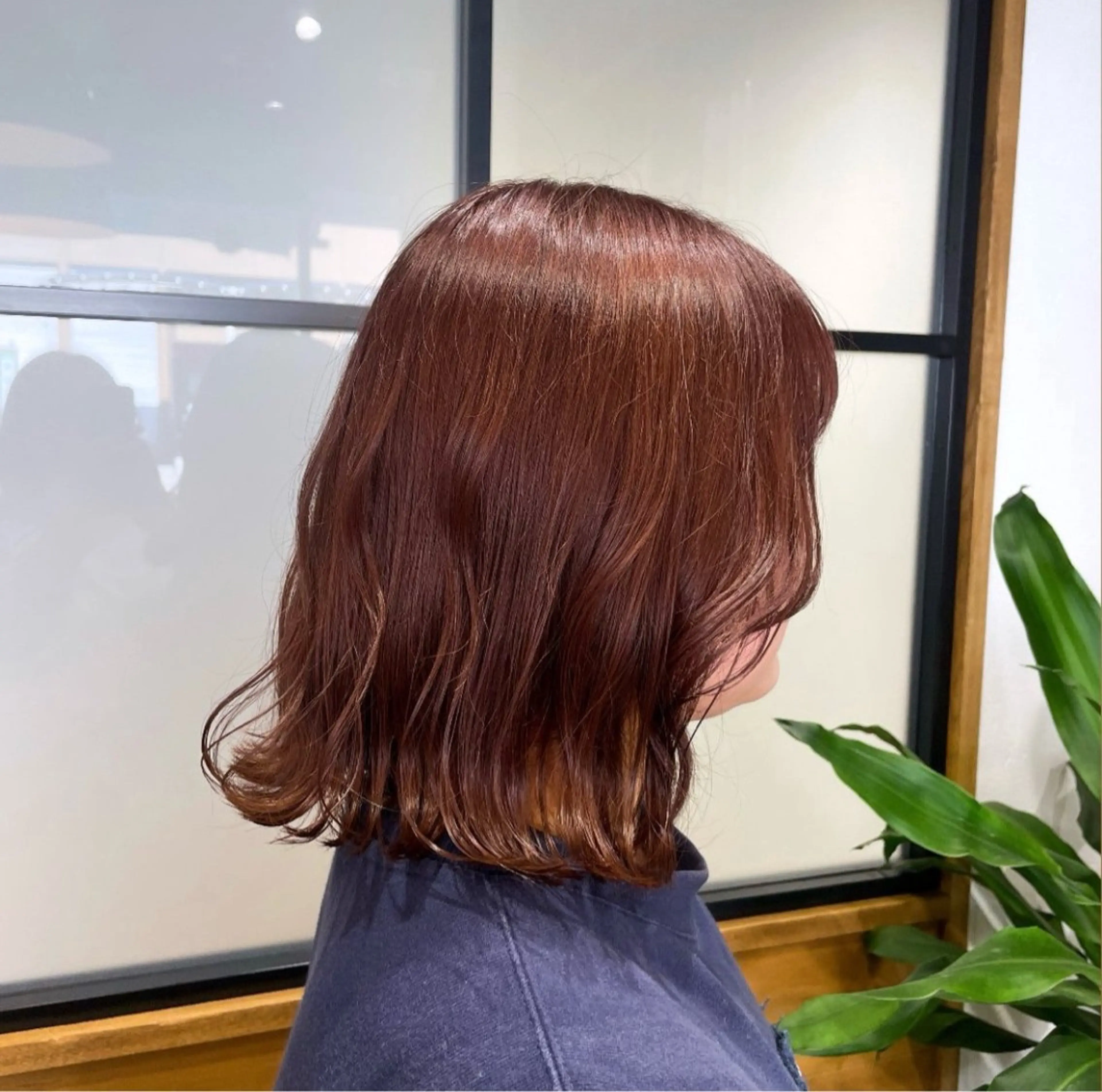 ミディアム ボブ 顔周りカット ハイライト 髪質改善 レイヤーカット ヘアカラー といだ なぎさのヘアスタイル