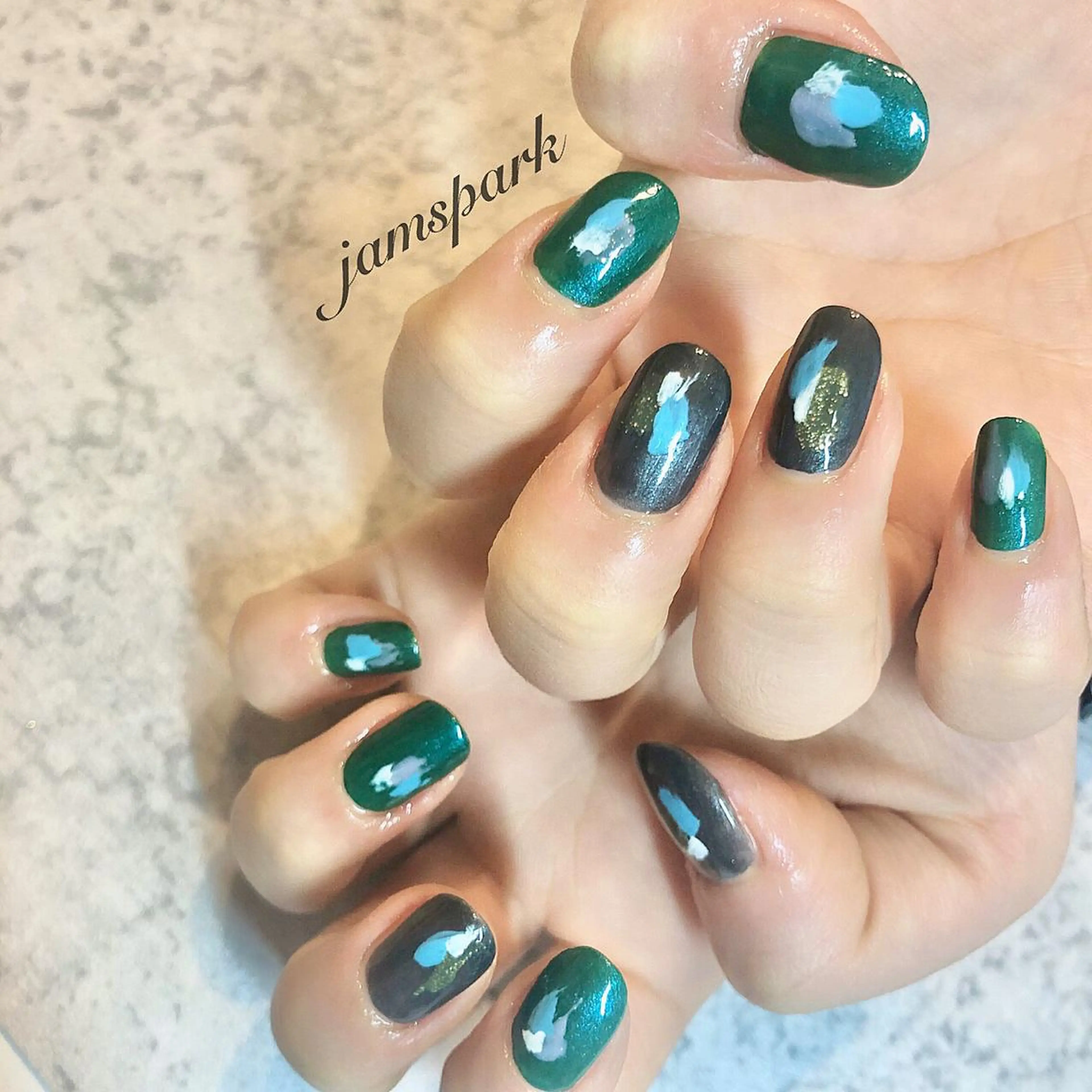 ネイル アートネイル ジェルネイル グリーン ニュアンスネイル ハンドネイル jamspark ✨のネイルデザイン