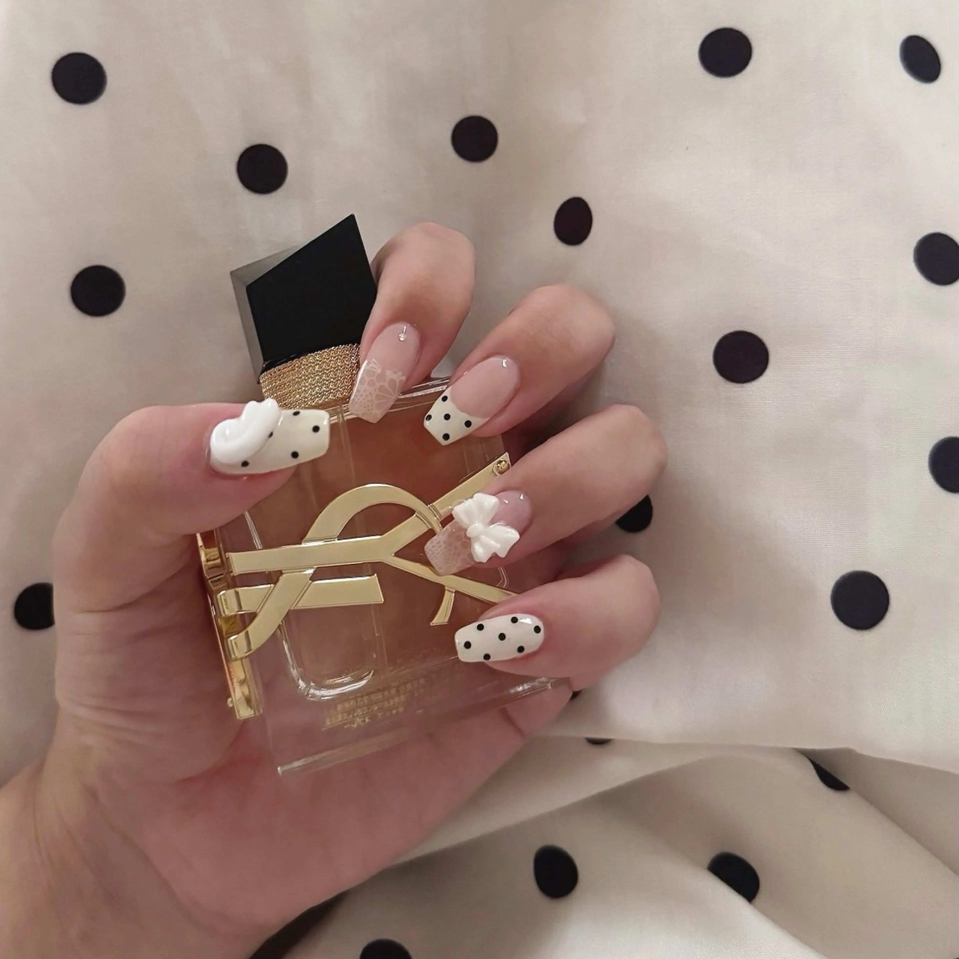 ネイル シュシュ 🎀 girly nailのネイルデザイン