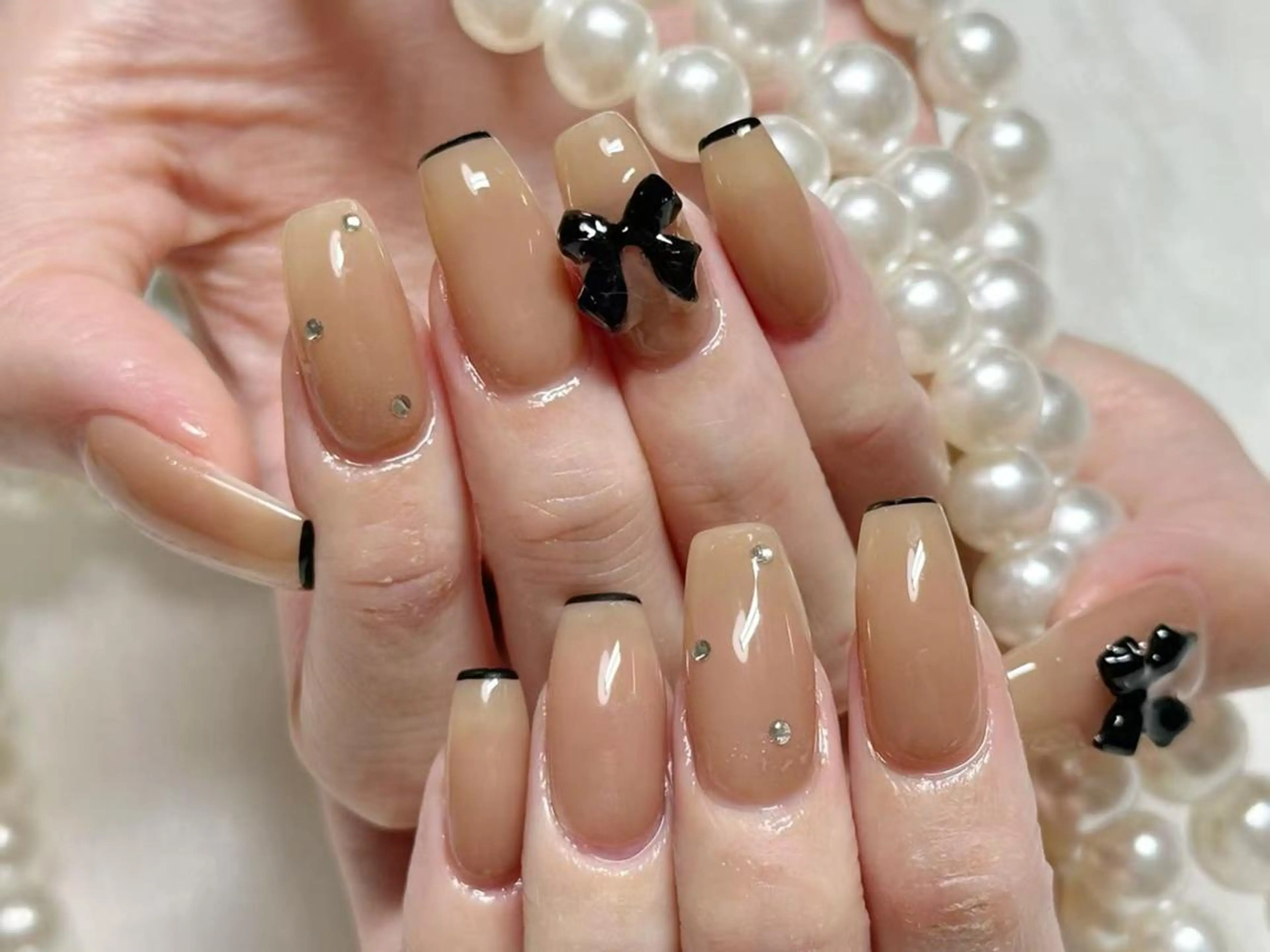 ネイル オーロラネイル 長さ出し フレンチネイル ガーリー キラキラネイル ハンドネイル Ru na🍳のネイルデザイン