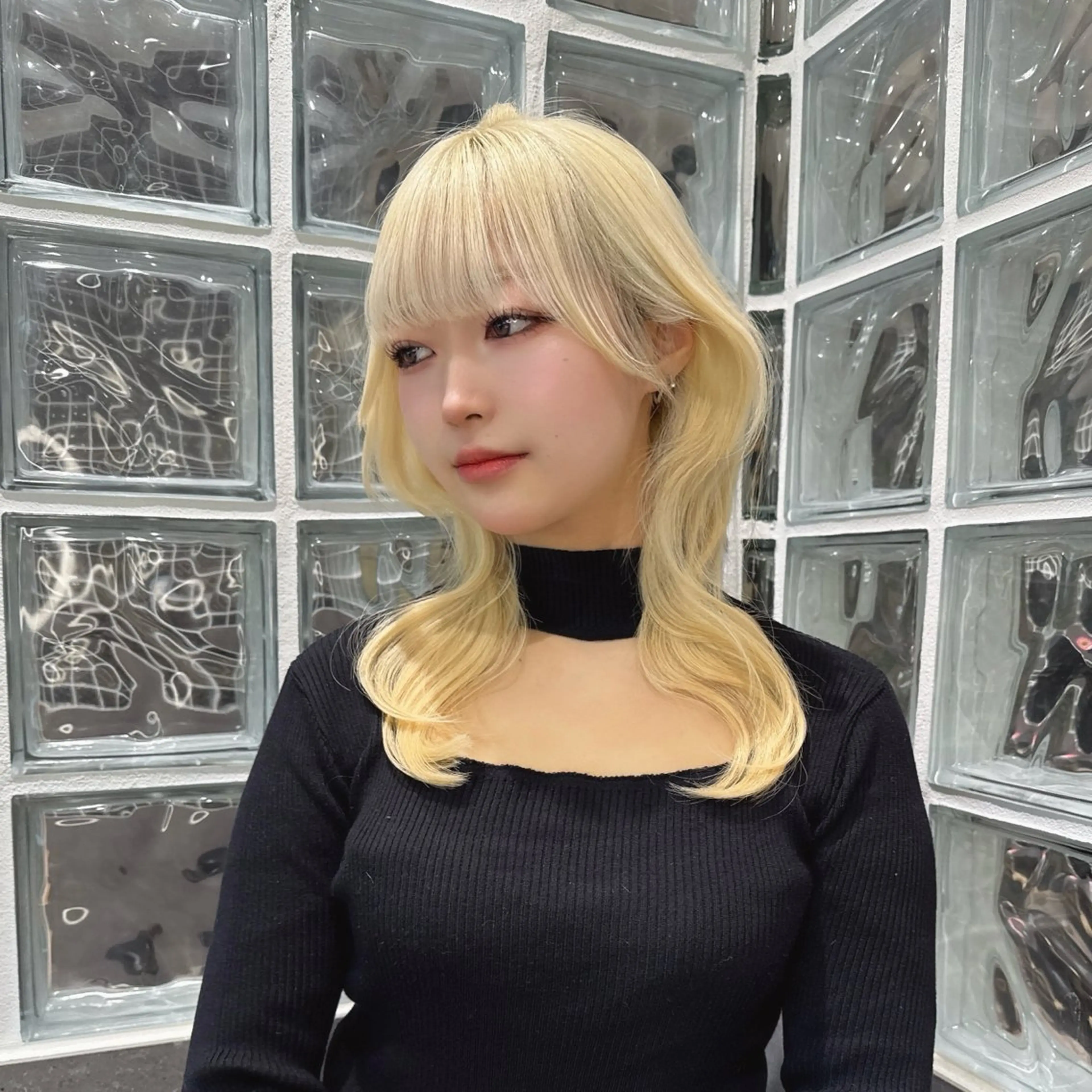 セミロング カラー Ma cherie by Lond所属・ハイトーン/ ブリーチAikaのヘアスタイル