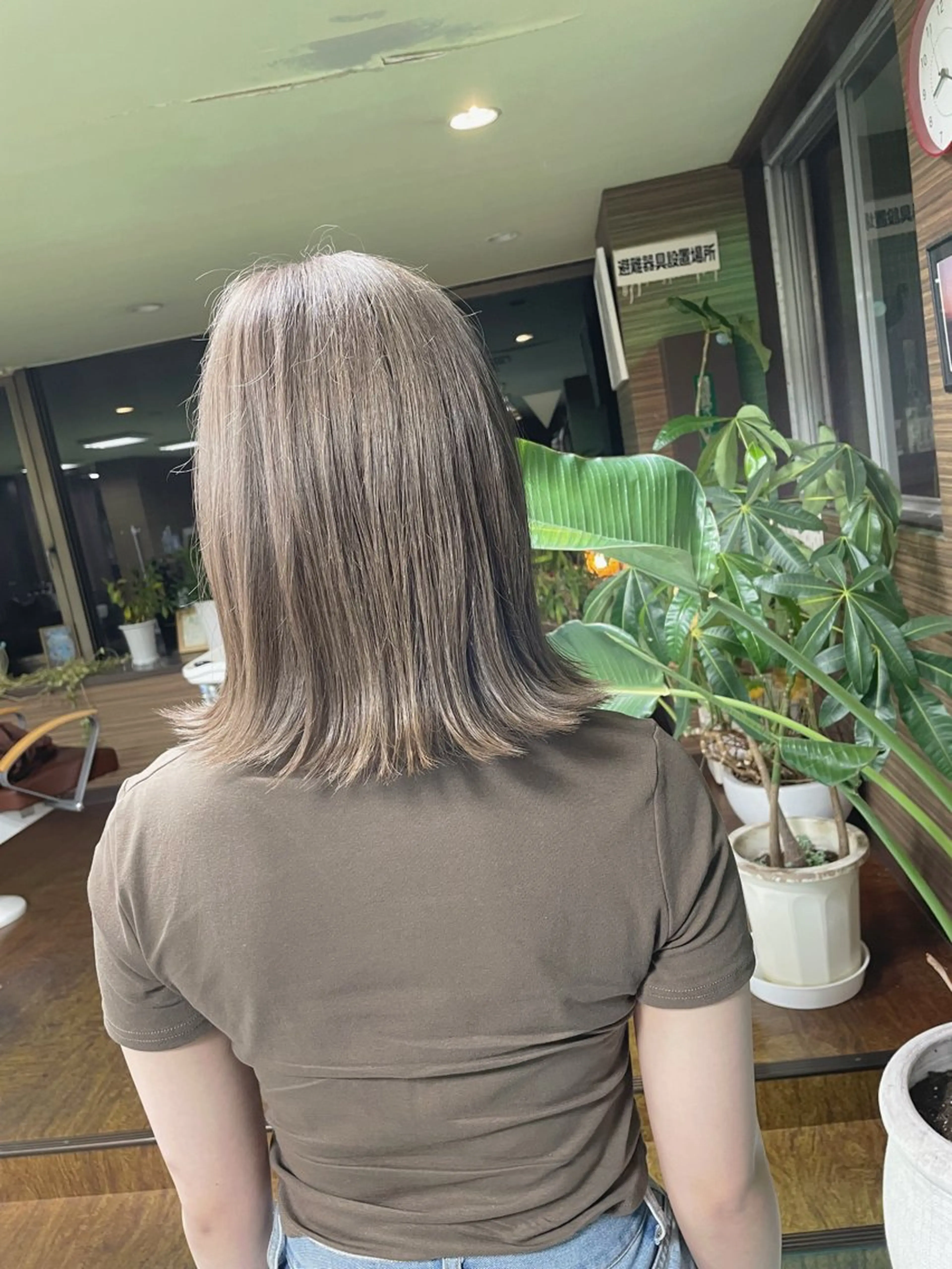 ミディアム カラー ベージュカラー ブリーチ グレージュ ヘーゼル ヘアカラー 土居 正季のヘアスタイル