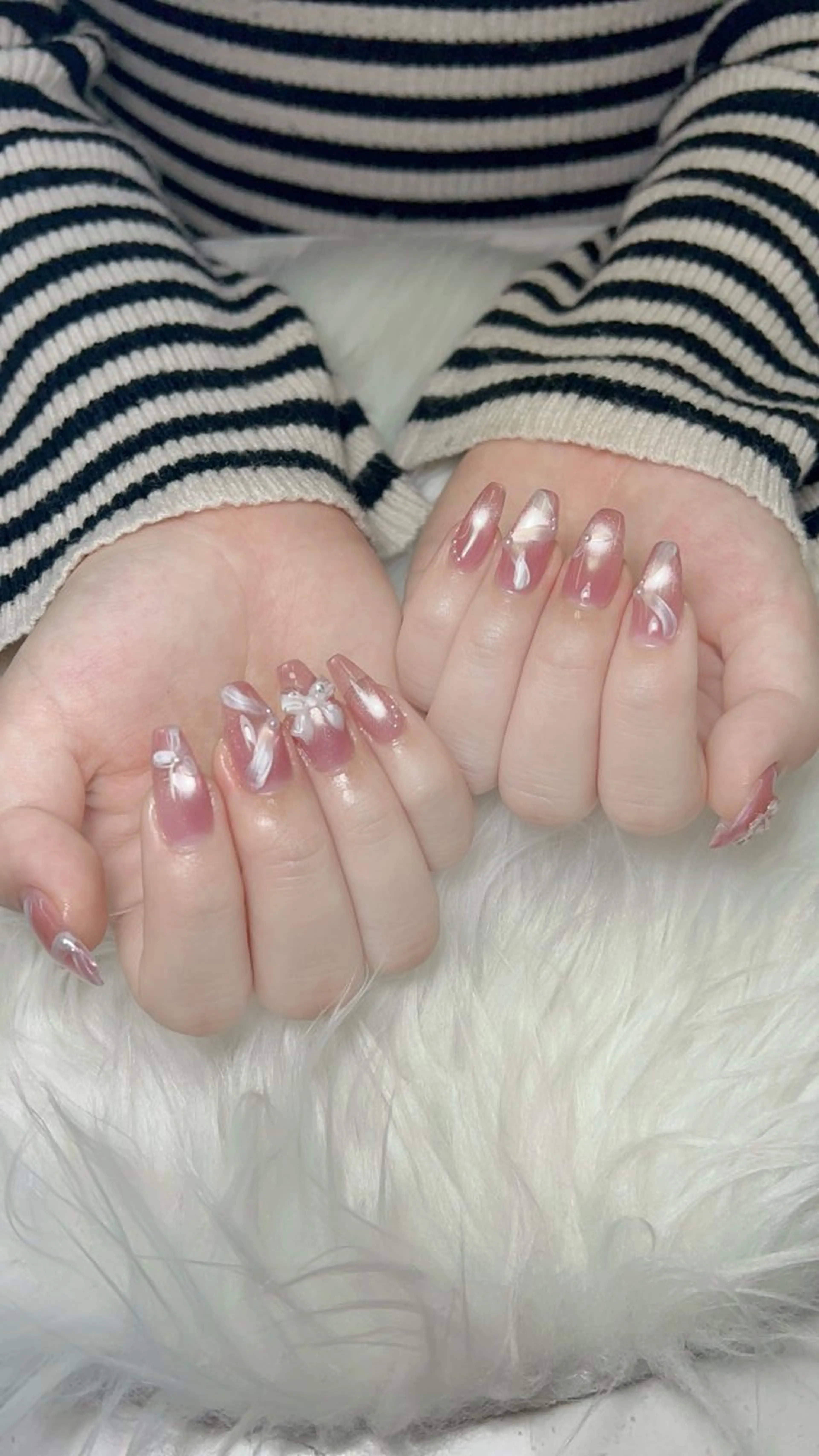 ネイル ジェルネイル ガーリー 韓国ネイル ニュアンスネイル シンプルネイル ハンドネイル Yumi Kingnailのネイルデザイン