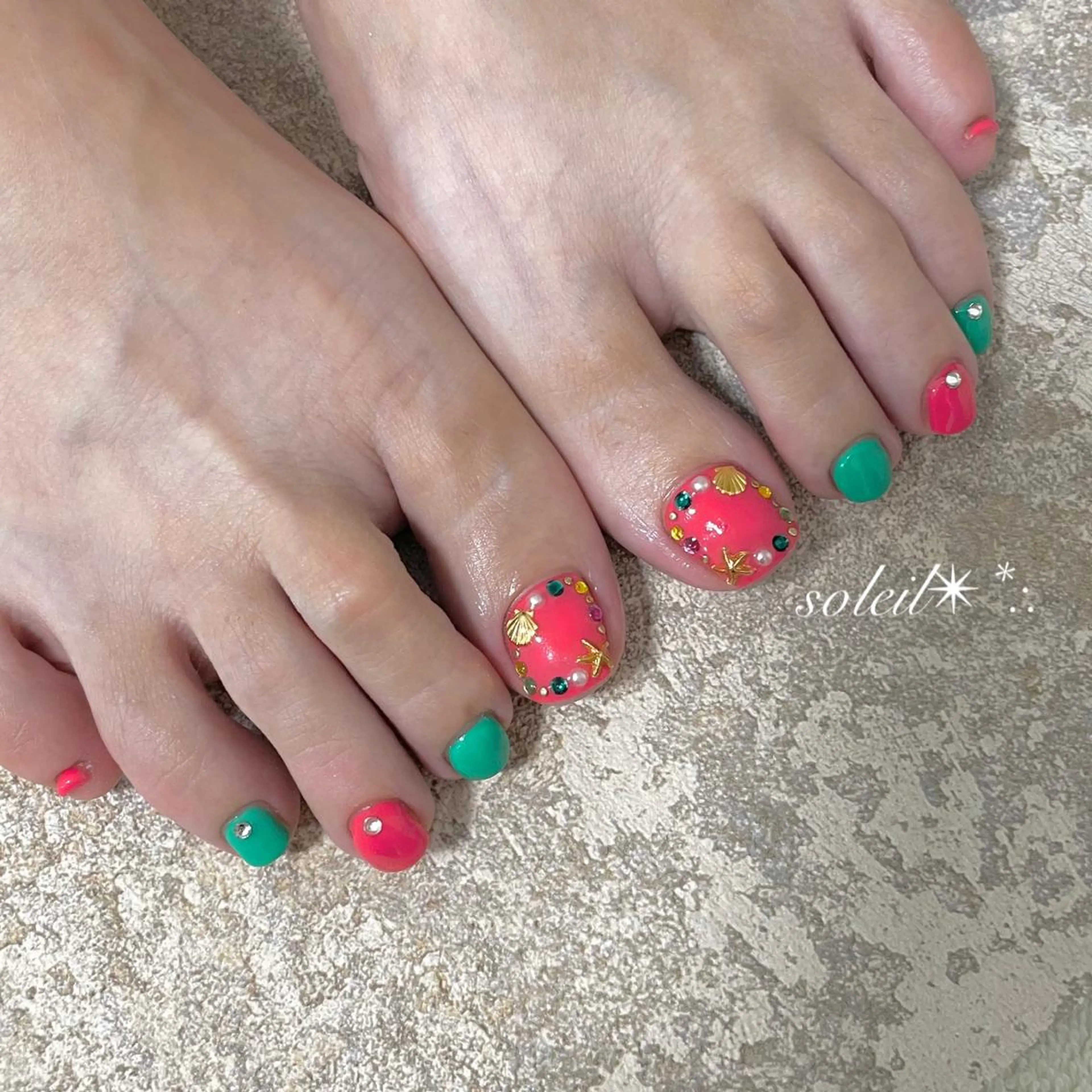 ネイル フットネイル ジェルネイル マグネットネイル ミラーネイル ニュアンスネイル 粟津 美紀のネイルデザイン