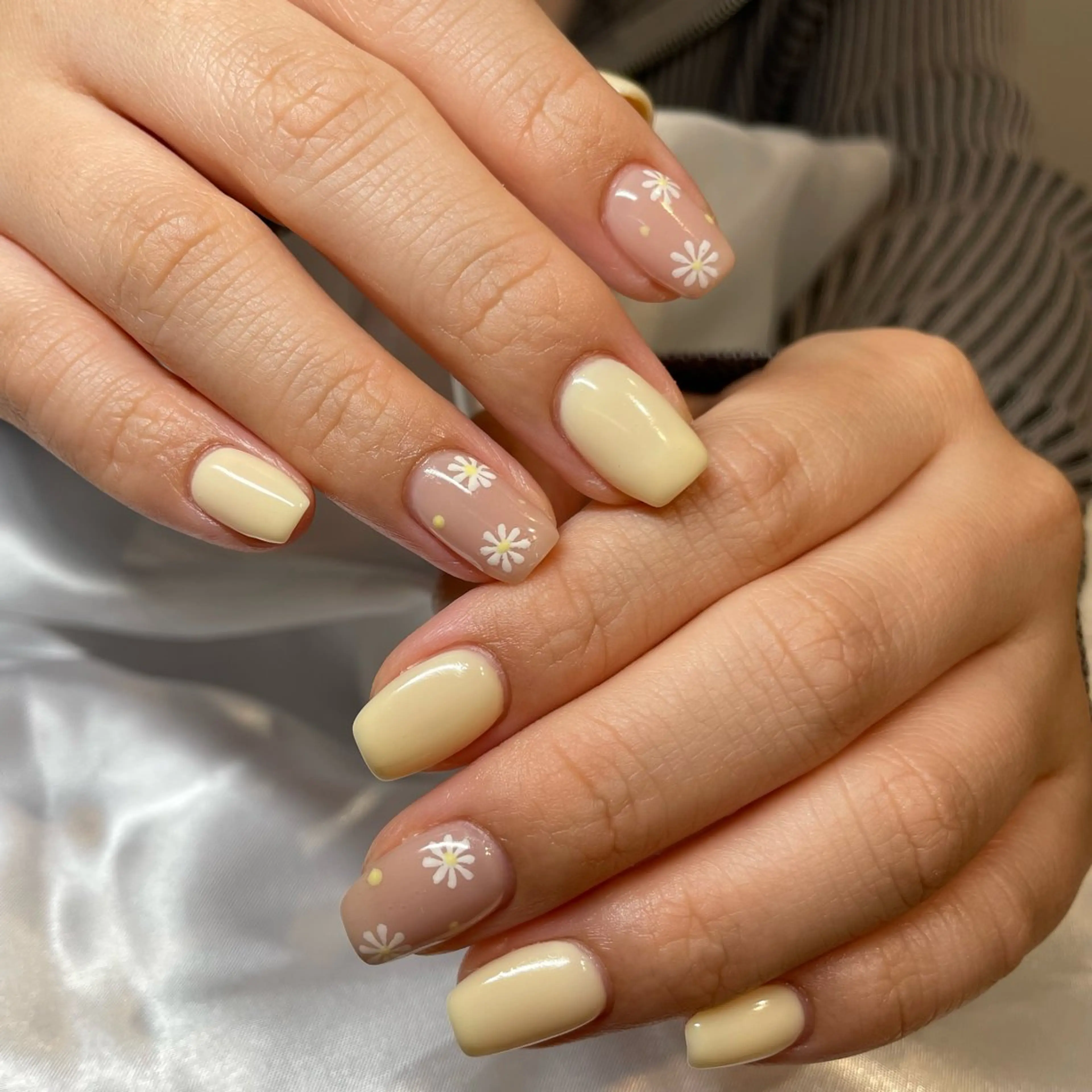 ネイル 持ち込み 黄色 ハンドネイル Ravlu所属・アラカキ アンジュのネイルデザイン