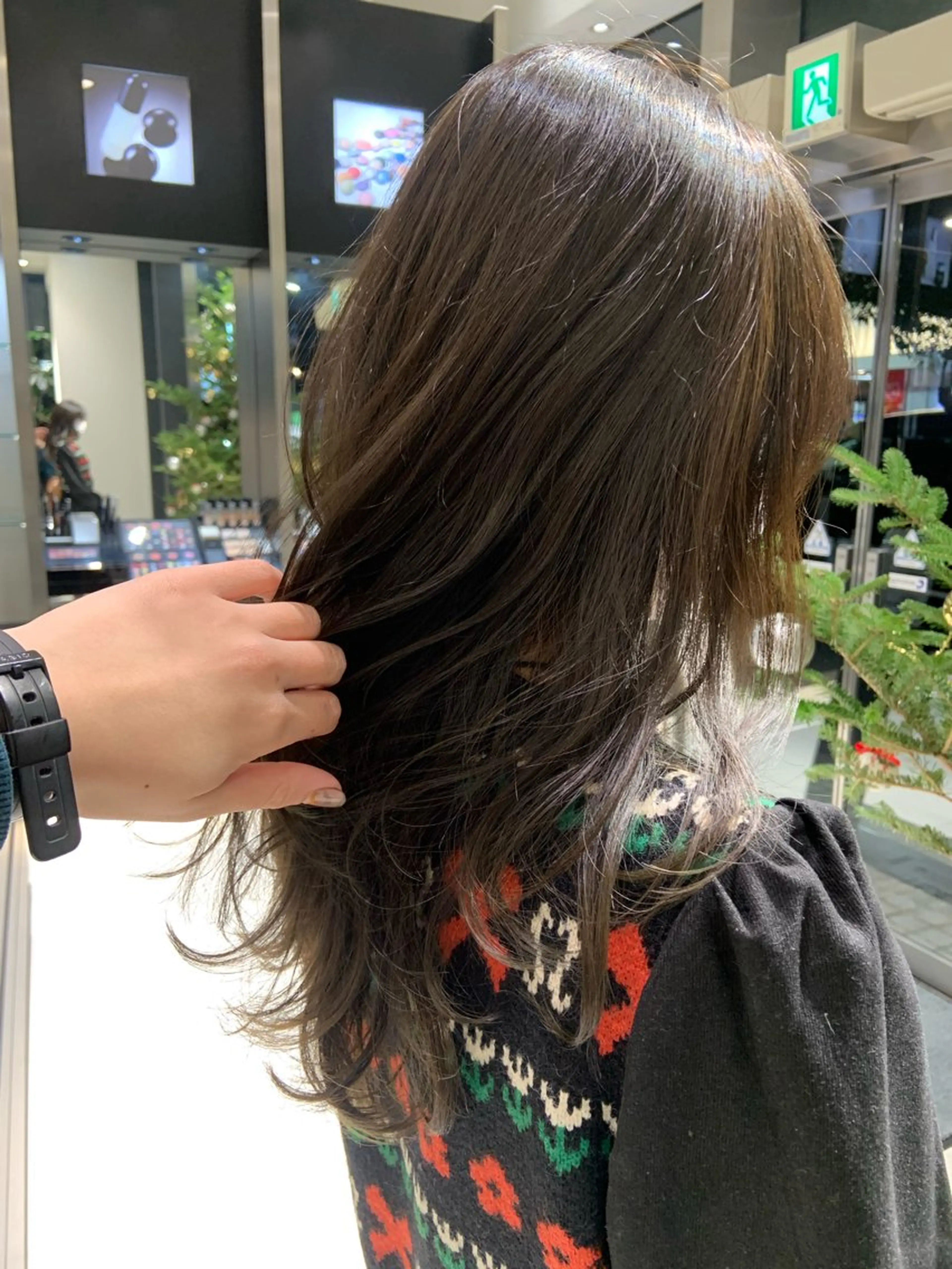 ミディアム レイヤーカット air -GINZA tower所属・小潟 千尋のヘアスタイル