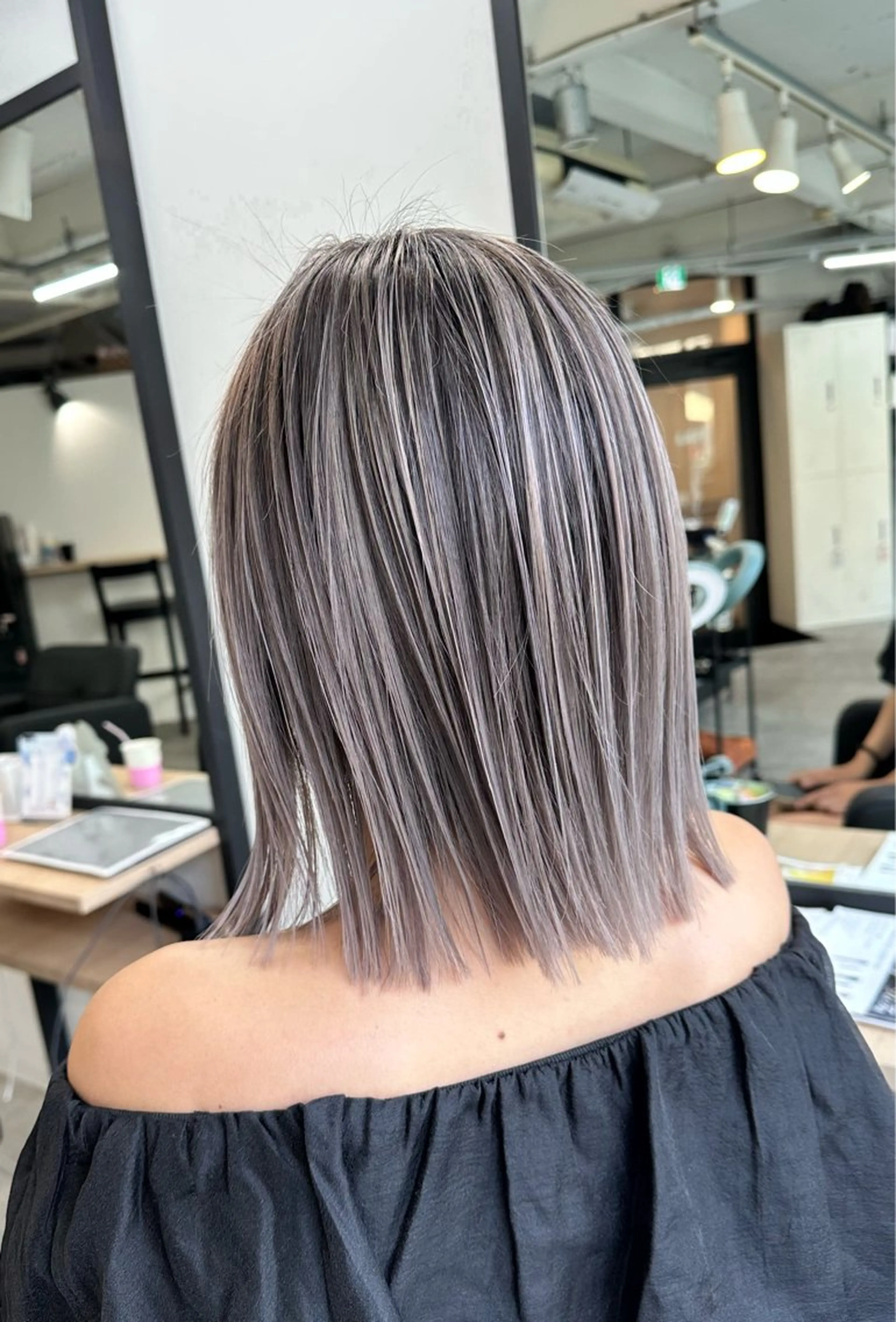 ミディアム カラー ブリーチ ボブ カット ヘアカラー トリートメント ヘアセット 難波ブリーチカラー 伊藤洋輝のヘアスタイル