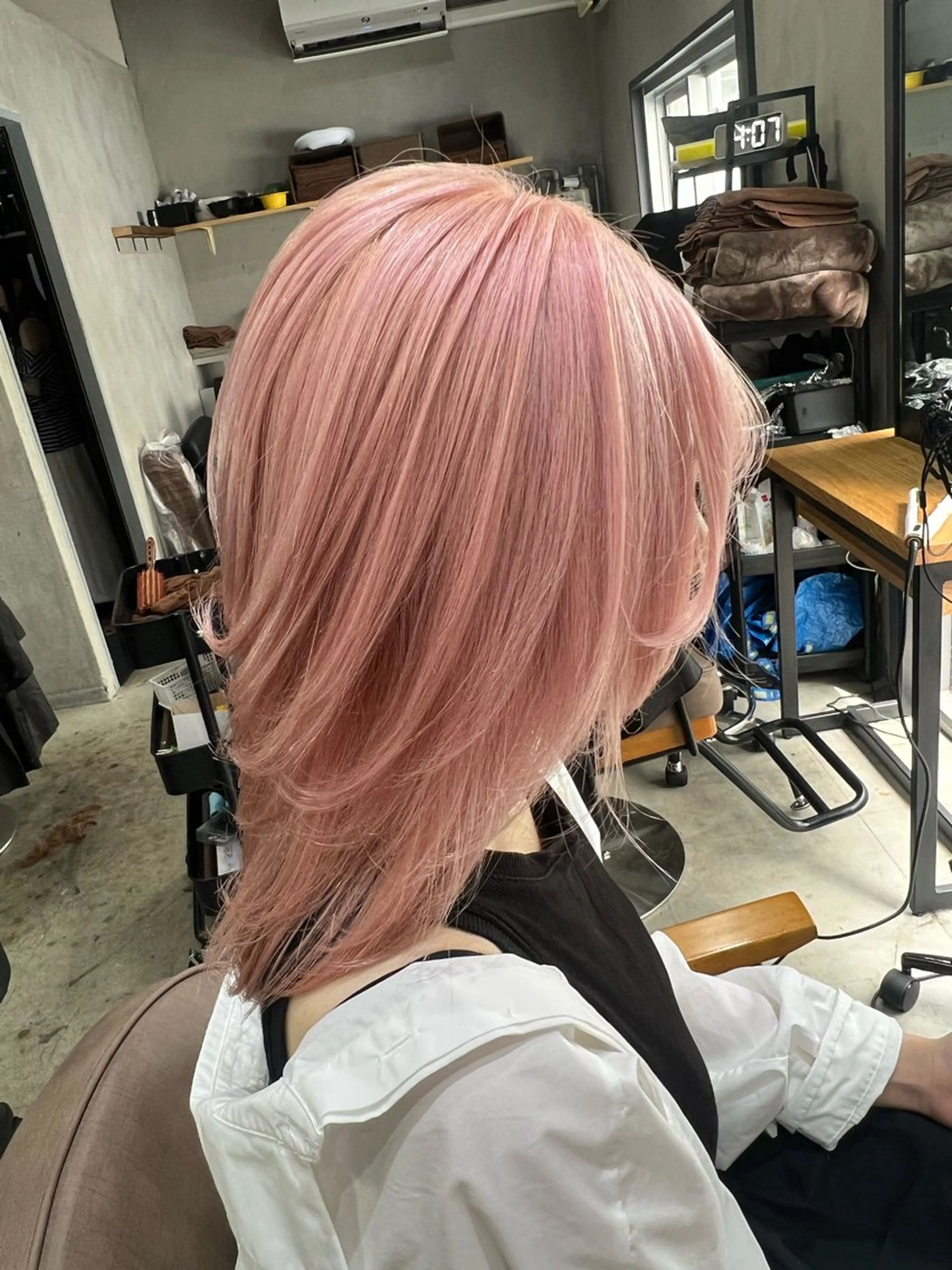 ミディアム ヘアカラー maya レイヤーカットのヘアスタイル