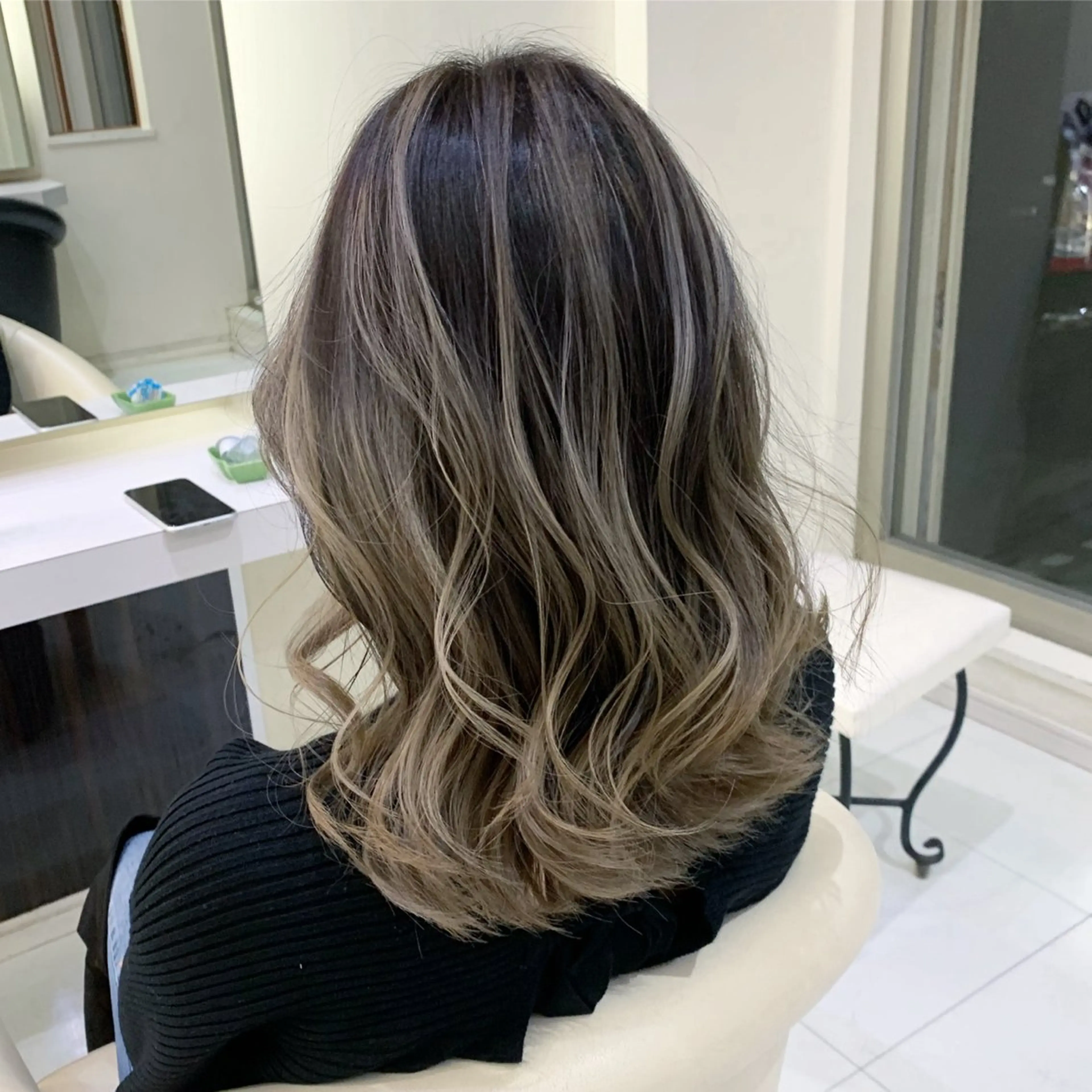 ロング カラー バレイヤージュ レイヤーカット 伴藤 寿男のヘアスタイル