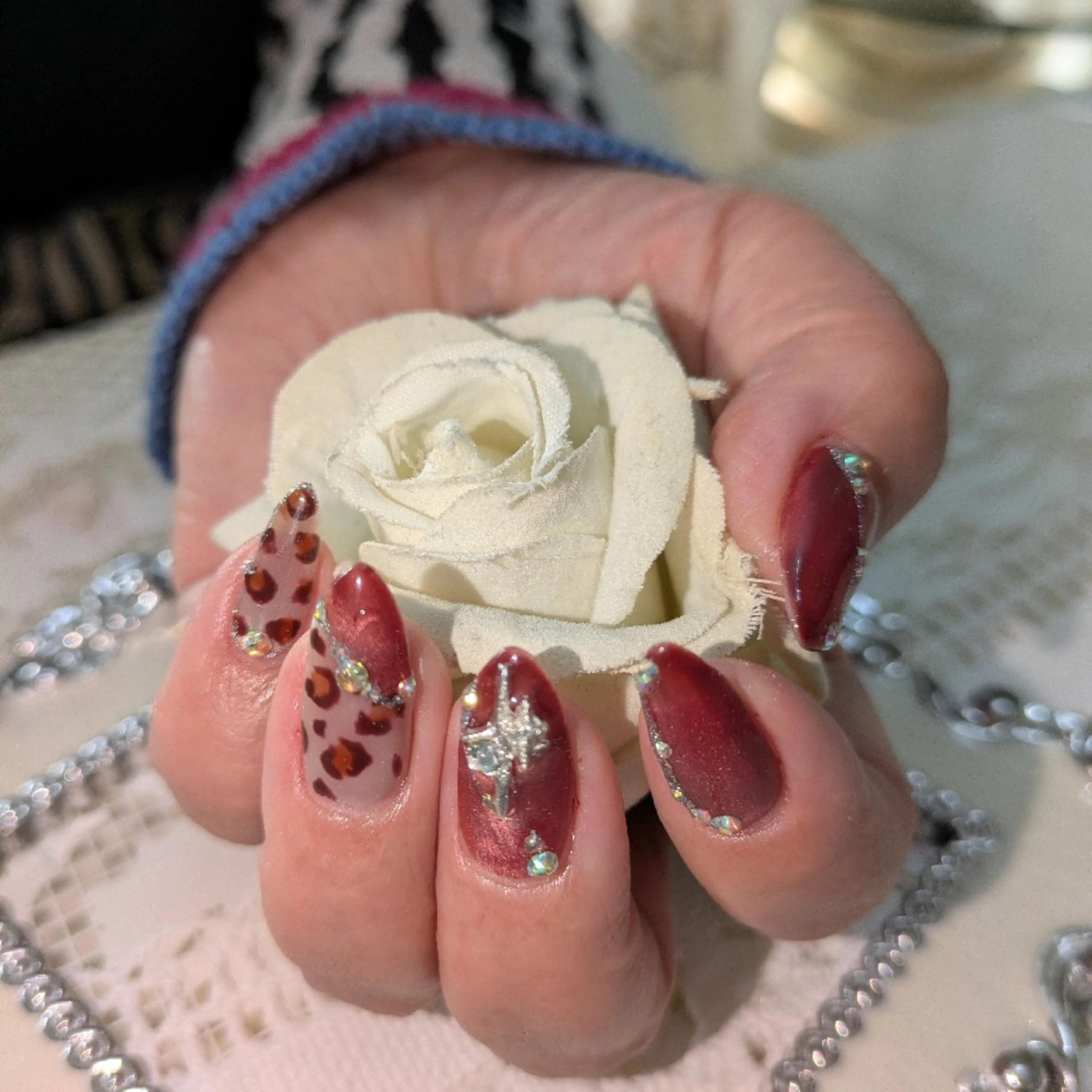 ネイル エステとネイル ローズコンフォートのネイルデザイン