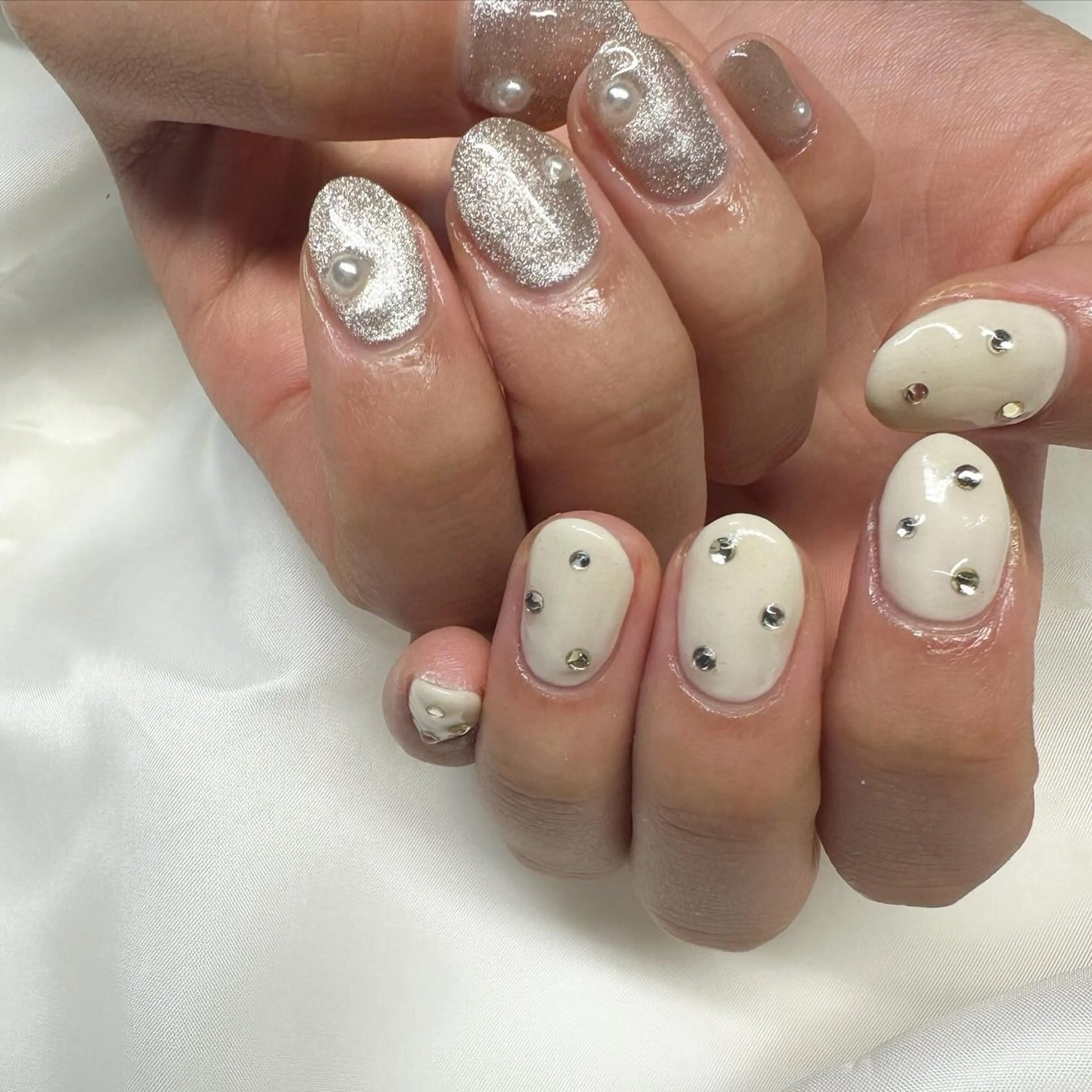 ネイル 氷ネイル・うるうるネイル キラキラネイル 韓国ネイル マグネットネイル ニュアンスネイル 🪞KAPE NAIL 🪞のネイルデザイン