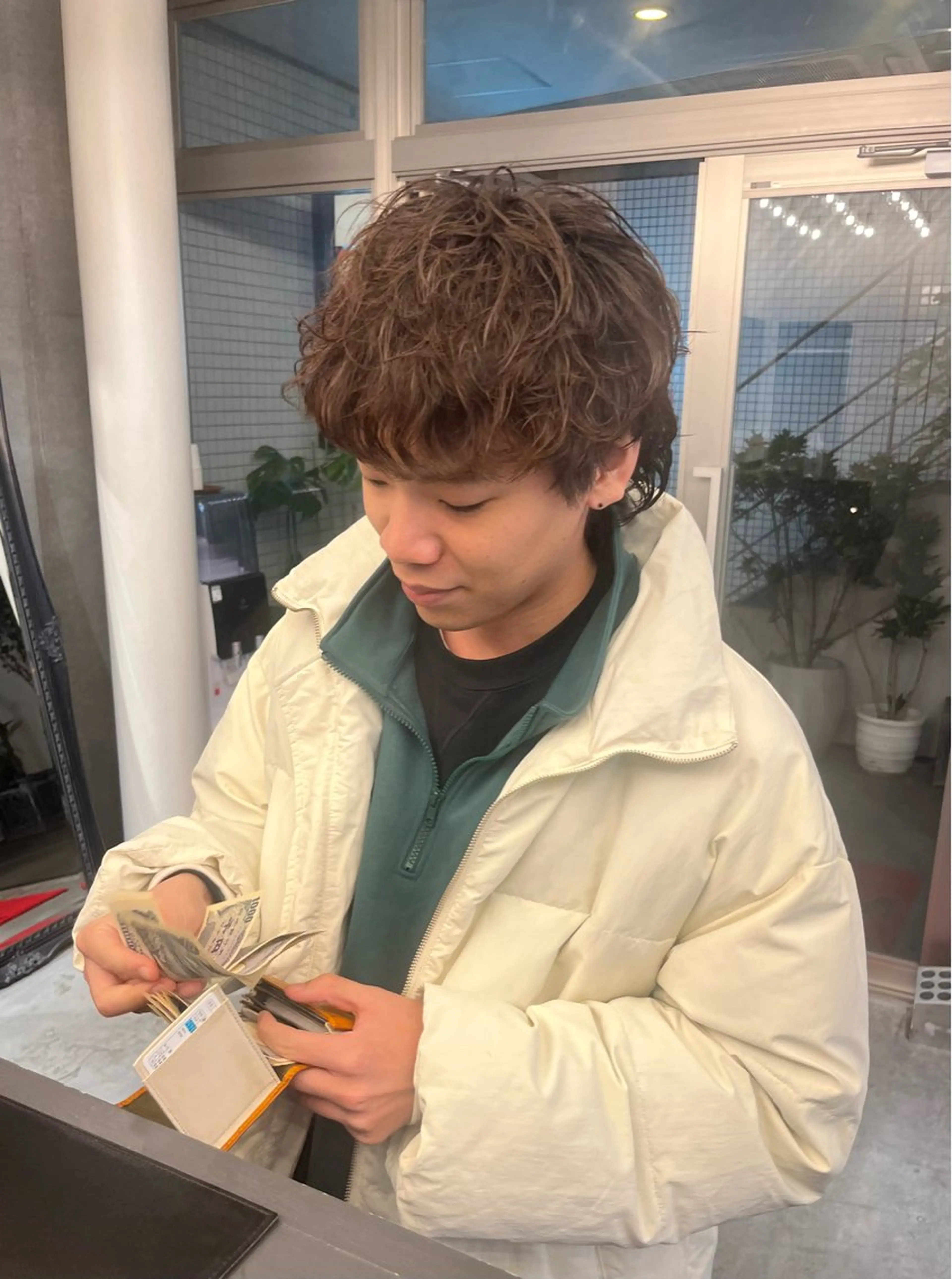 ミディアム ミディアムパーマ ウルフカット SHOTA ハイライト/パーマのヘアスタイル