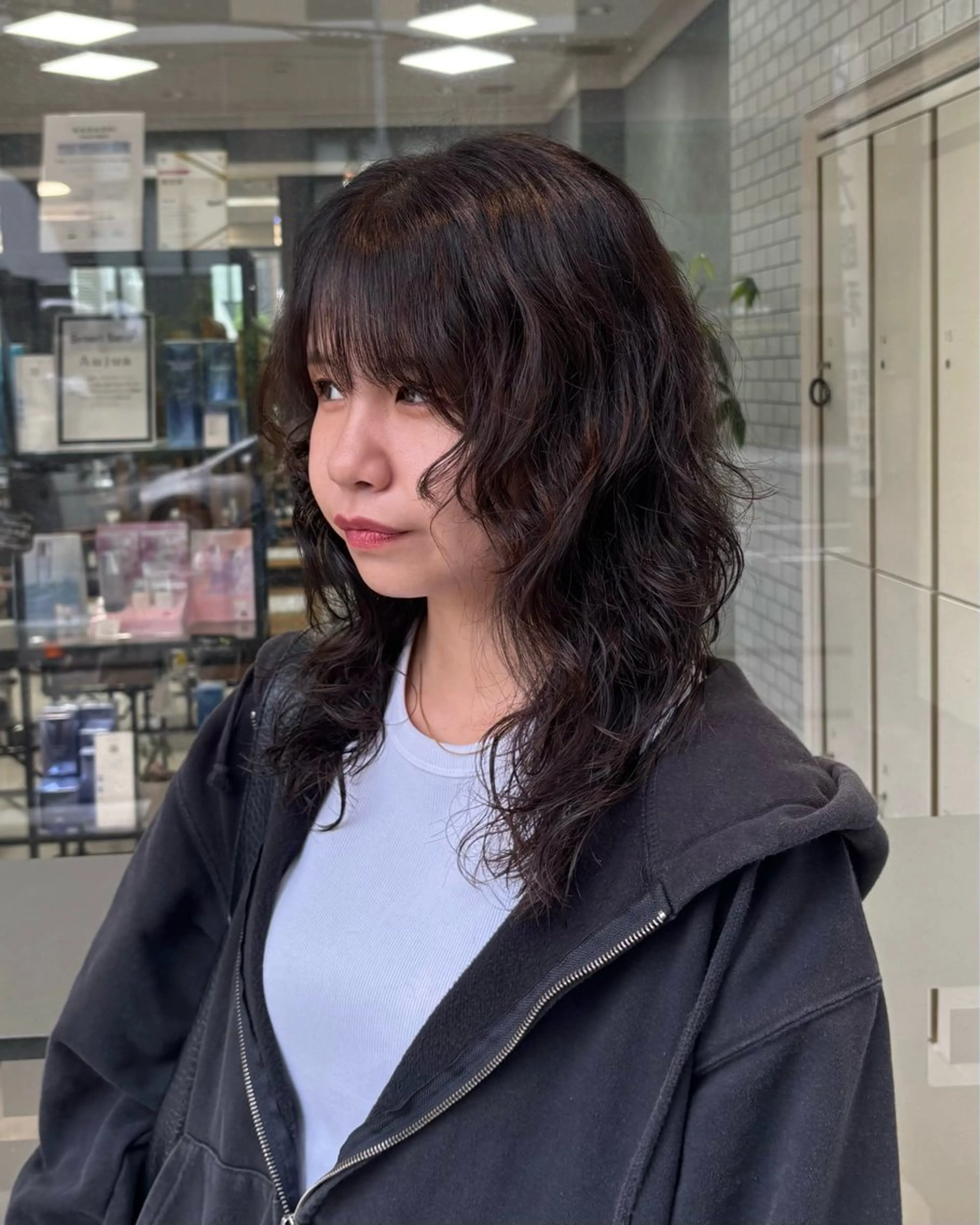 セミロング パーマ セミロングパーマ レイヤーカット ウルフカット カット 透明感カラー/ レイヤーカット/麻咲のヘアスタイル