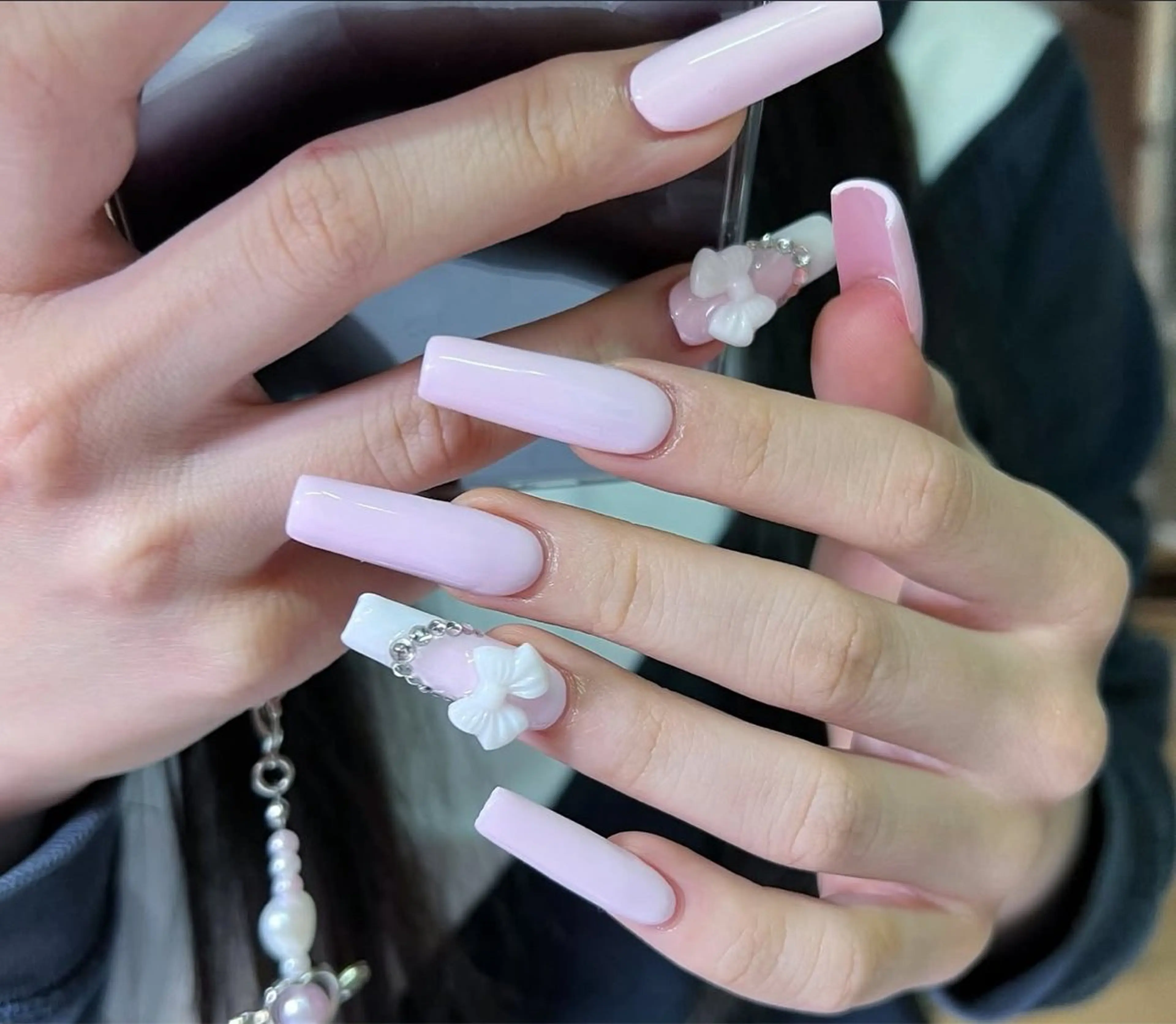 ネイル オーロラネイル フレンチネイル ジェルネイル ハロウィン キラキラネイル H.baby Nail Salonのネイルデザイン