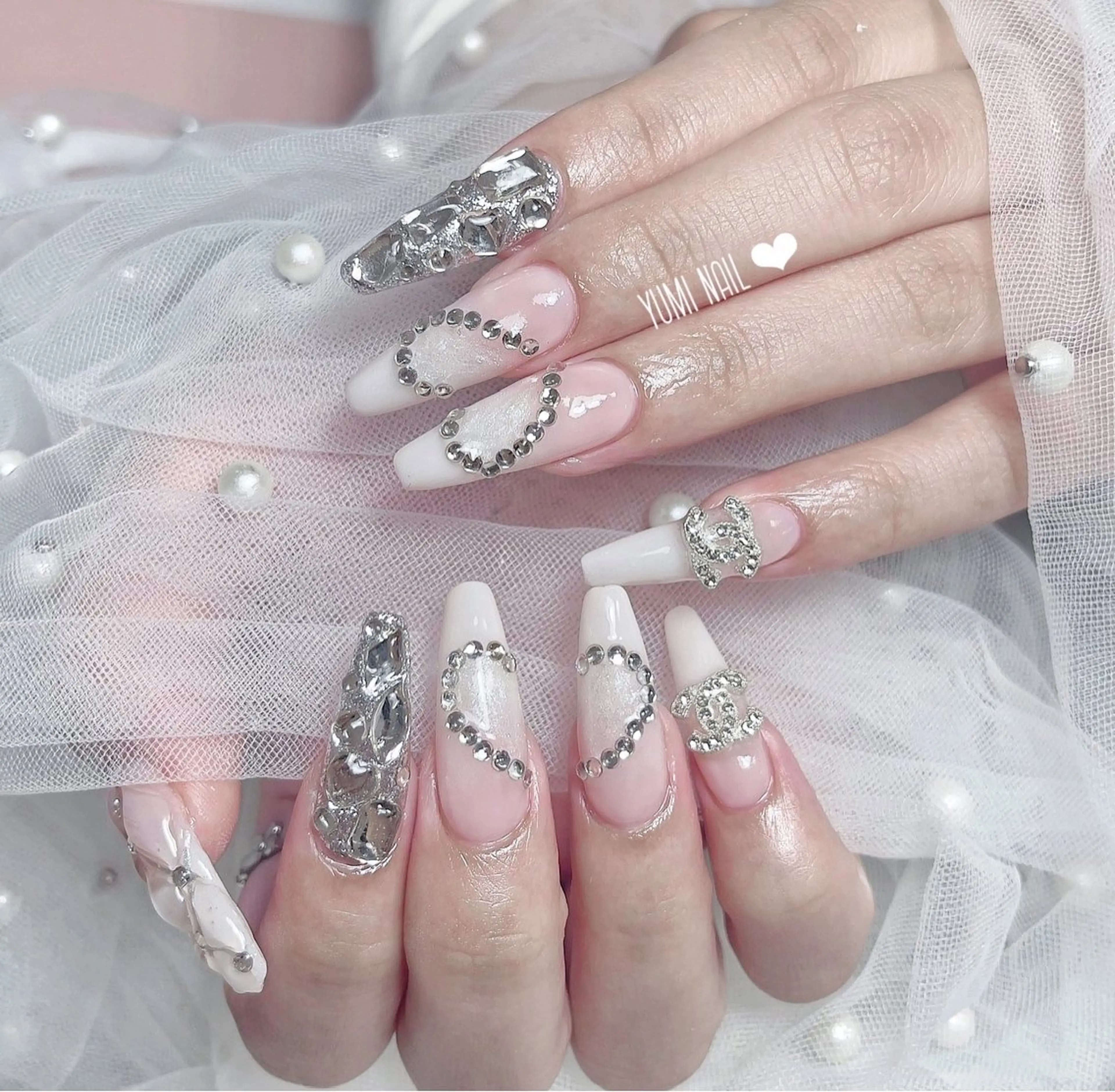 ネイル ハンドネイル 𝐲𝐮𝐦𝐢🎀 長さ出しデザイン専門のネイルデザイン