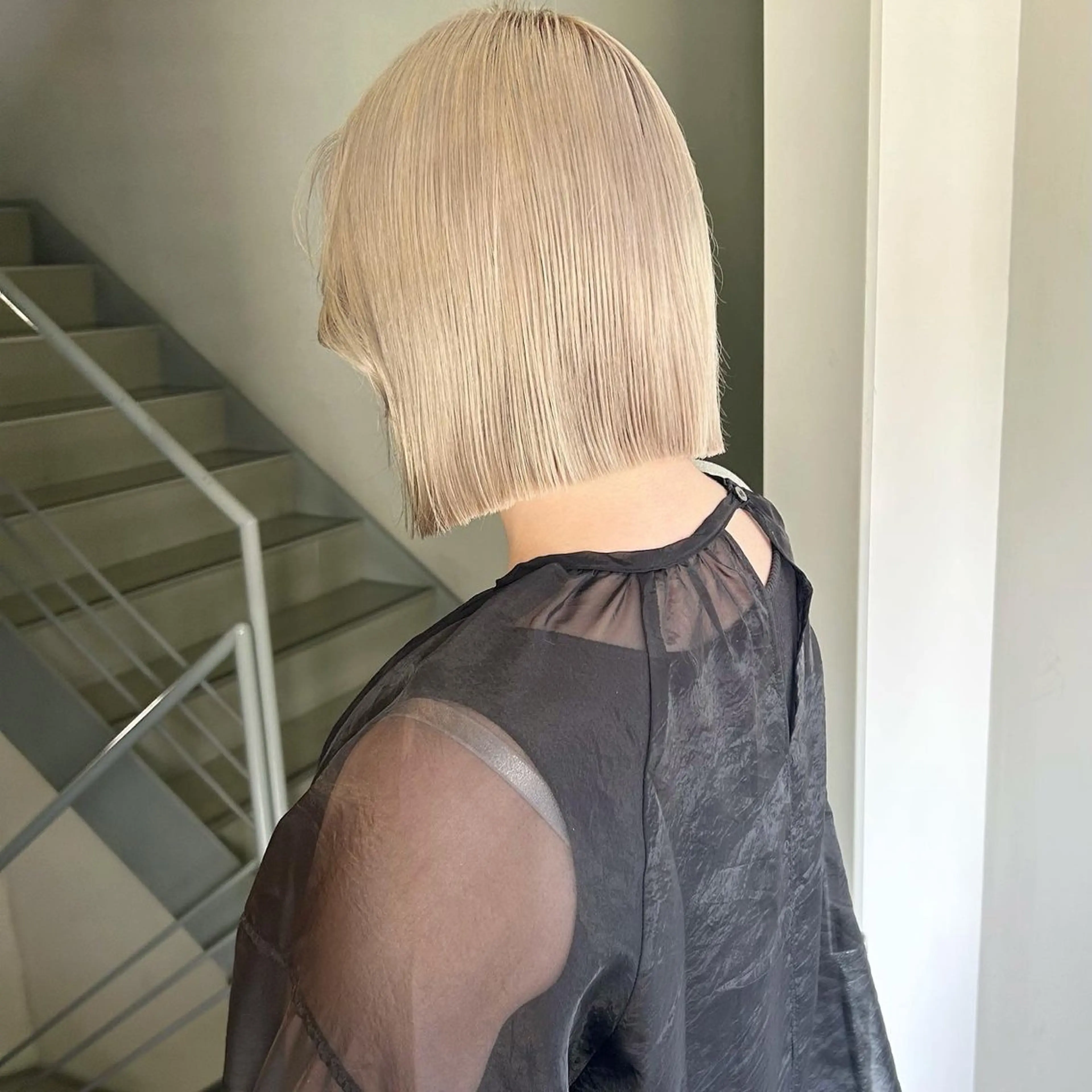 ショート カラー パーマ ヘアアレンジ ブリーチ ハイトーンカラー ボブ 髪と音処　マトぺ所属・デザインカラー/ボブ ブリーチカラー/ユリのヘアスタイル