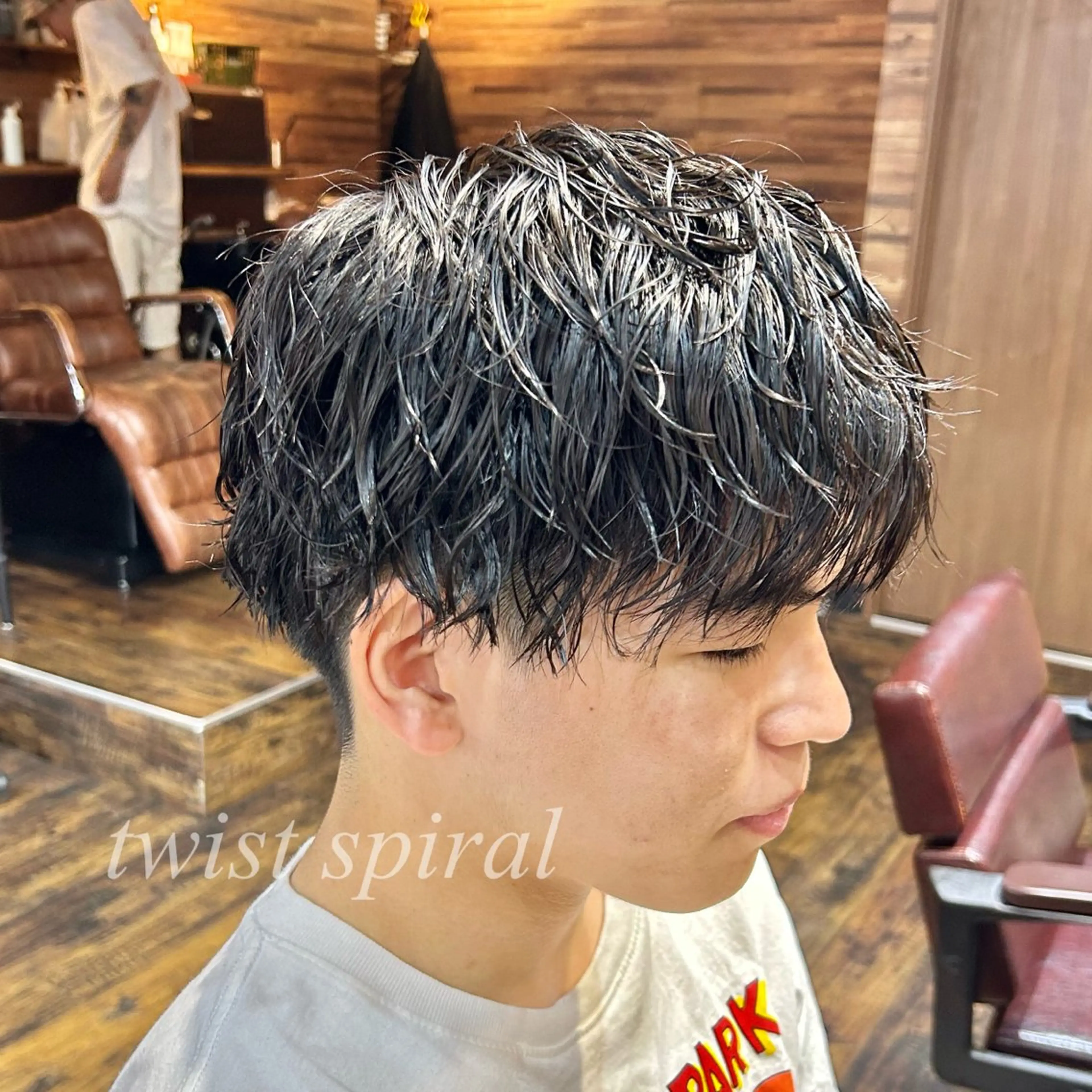 ショート パーマ メンズ メンズパーマ スパイラルパーマ カット パーマ トリートメント ツイスパ/メンズ特化 🦋𝑺𝑶𝑵𝑬の眉毛・アイブロウイメージ